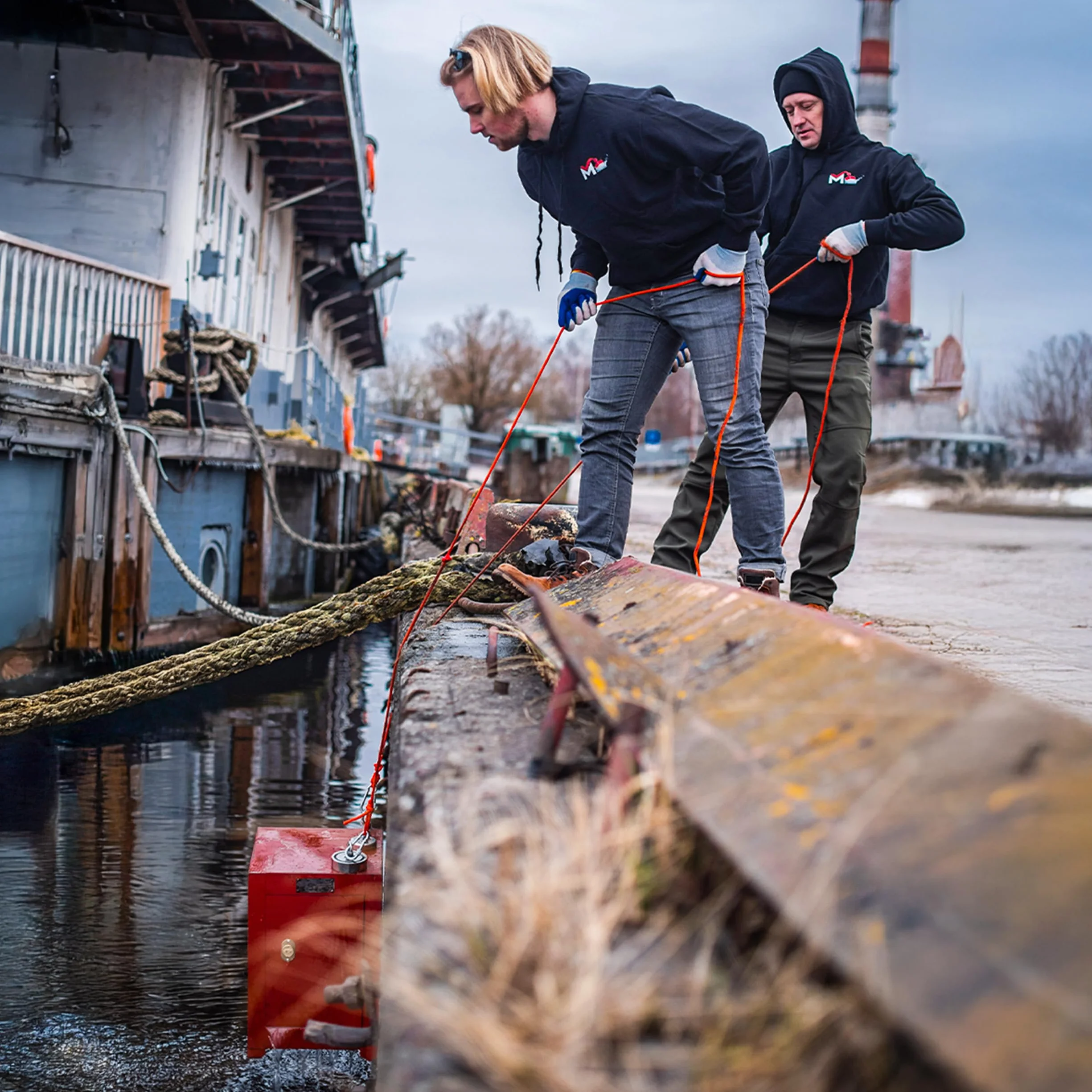 MAGFISHION Dwustronny Zestaw do Magnetycznego Wędkarstwa - Siła Przyciągania 300KG (2x 150kg) - Ø60mm - Magnes Neodymowy - Z Ciemnopomarańczową Liną (20M) & Rękawice - Magnes Ryba
