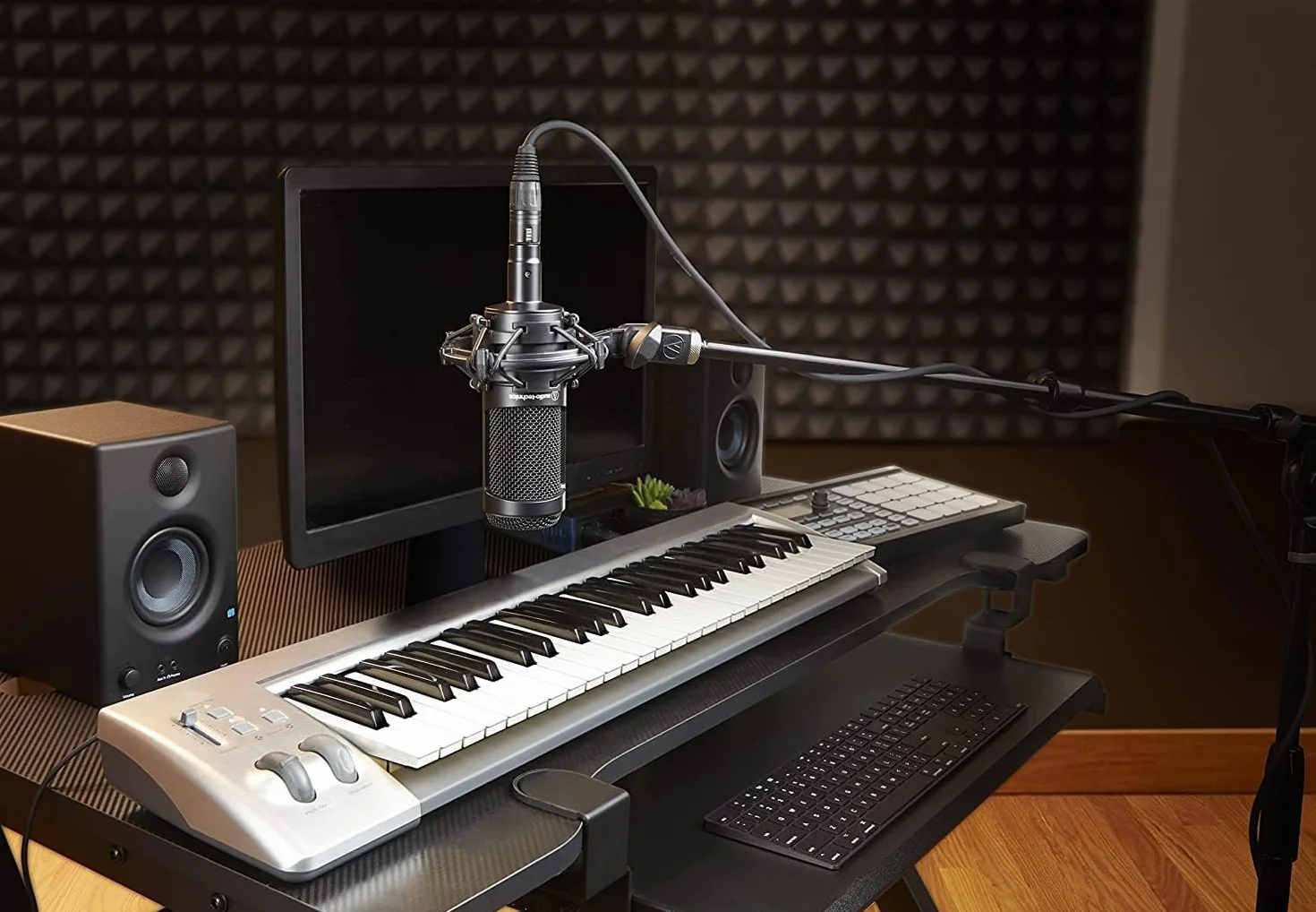 Audio-Technica AT2035 Kardioidalny mikrofon pojemnościowy do domowych nagrań audio, projektów muzycznych i dźwiękowych, profesjonalnych zastosowań studyjnych i występów na żywo