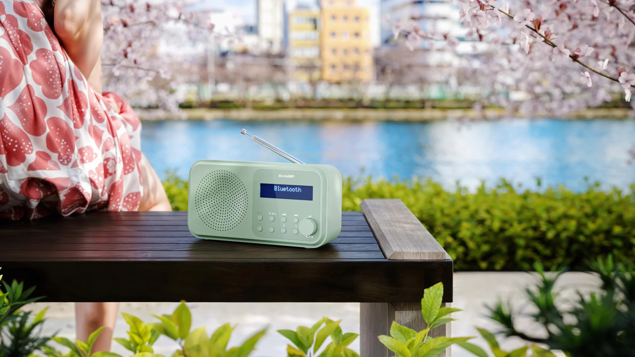 Sharp DR-P420(PK) Tokyo Dab+, Dab i FM przenośne radio cyfrowe z RDS, BT 5.0, USB lub bateriami, mini jack, teleskopową anteną, automatycznym wyszukiwaniem, 20+20 wspomnień, automatycznym czasem i