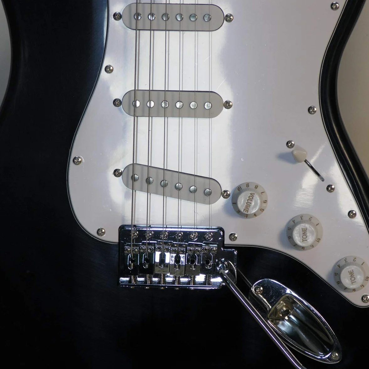 IMEG czarna gitara elektryczna