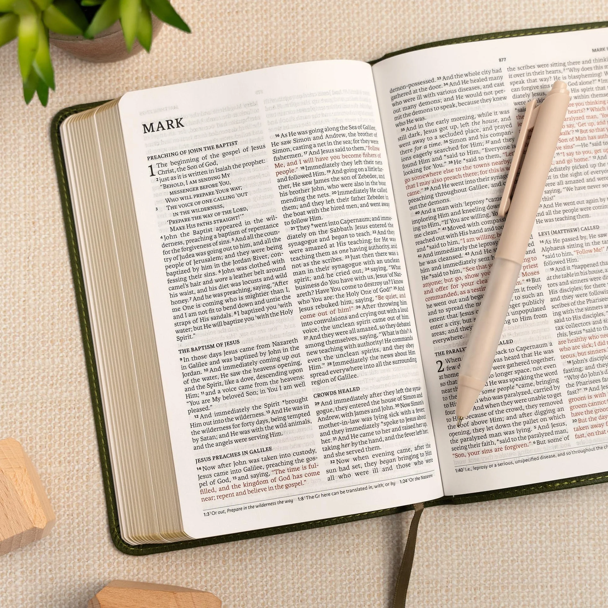 NASB Personal Size Bible, Olive Leathertouch: New American Standard Bible, Olive, Leathertouch, Personal Size