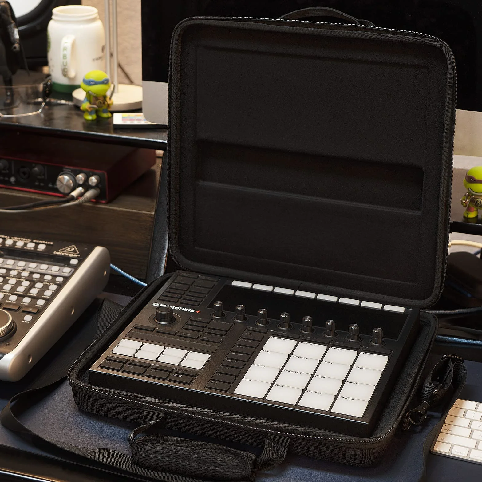 Geekria etui na urządzenie analogowe kompatybilne z Native Instruments Maschine Plus, Maschine MK3, pokrowiec ochronny, wodoodporne, torba podróżna z paskiem na ramię