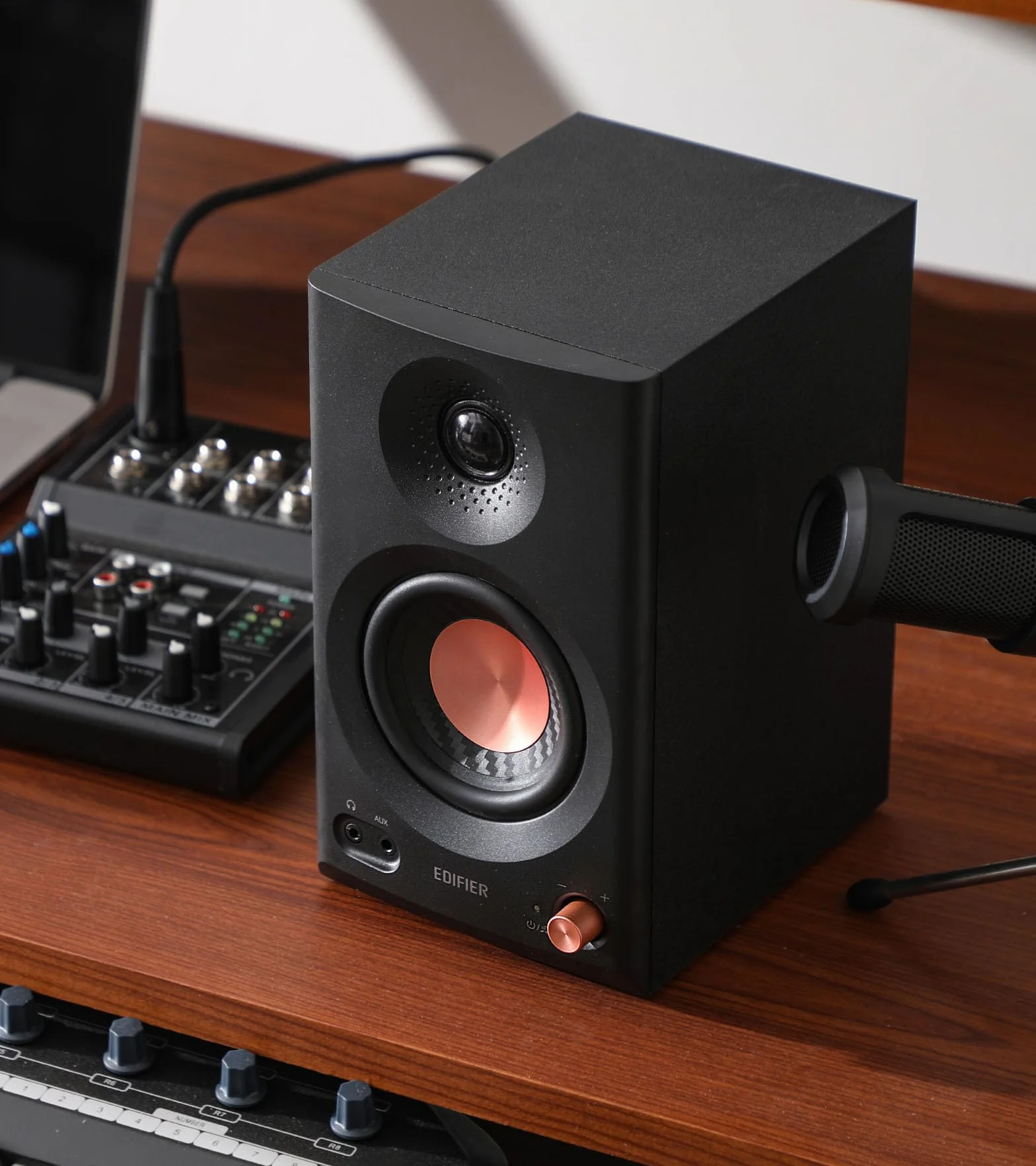 Edifier MR3 - Kompaktowe głośniki Studio 2.0, Hi-Res Audio, Bluetooth V5.4, sterowanie fizyczne, RCA, AUX, aplikacja mobilna, 2x18W, czarny