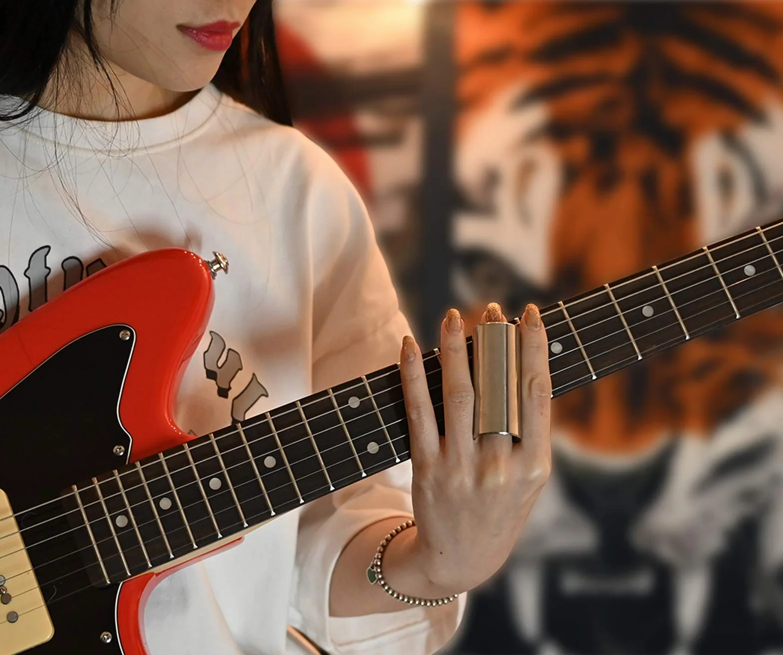 Rayzm Szlaban ze stali nierdzewnej do gitary i tabela akordów gitarowych, ściereczka do czyszczenia, 6 * 2,1 cm (Dł*Śr) Szlaban na palce do struny gitarowej