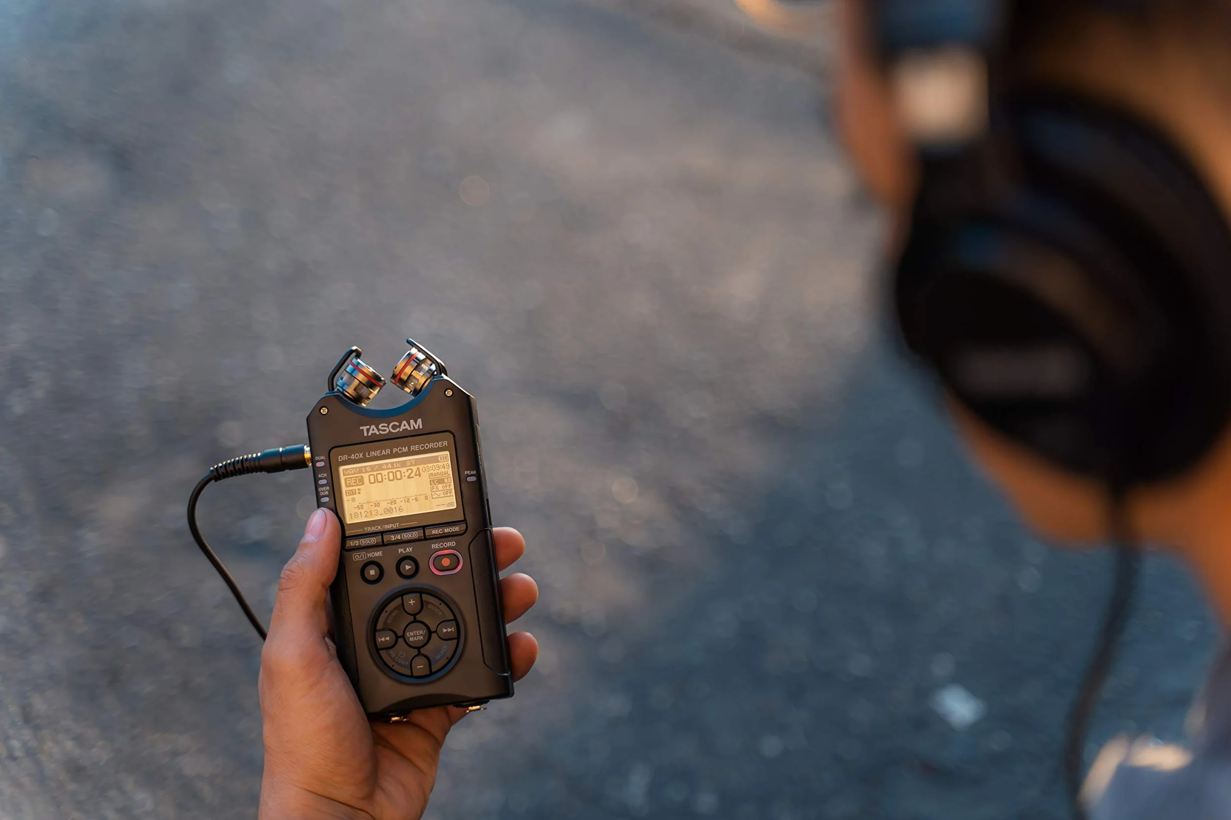 Tascam DR-40X Przenośny rejestrator dźwięku czterościeżkowy z interfejsem USB