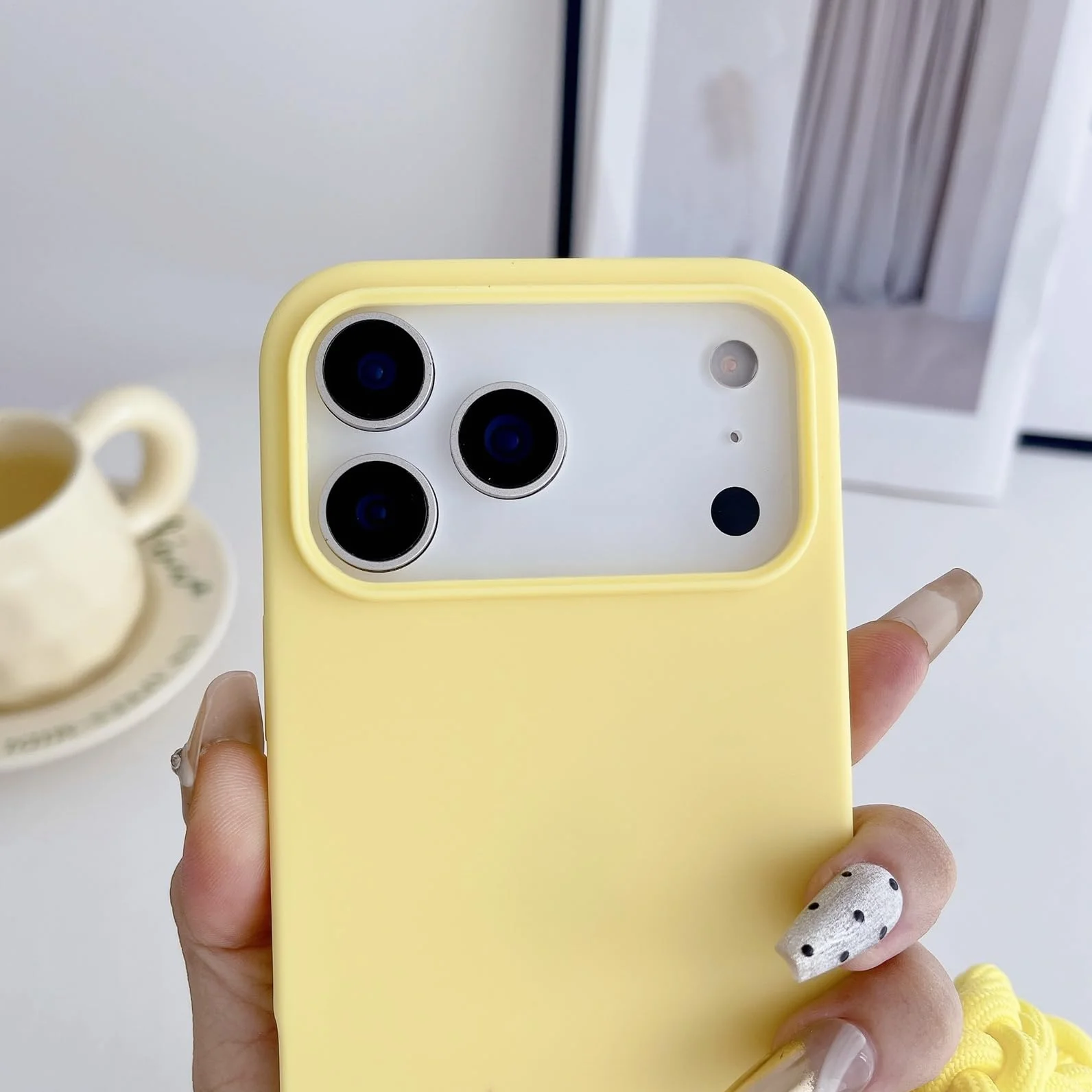 Emlivi Etui z łańcuszkiem do telefonu iPhone 17, etui na telefon z nylonowym paskiem na ramię, płynne silikonowe TPU pokrycie ze sznurkiem do zawieszenia, etui ochronne ze stylowym paskiem do iPhone'a