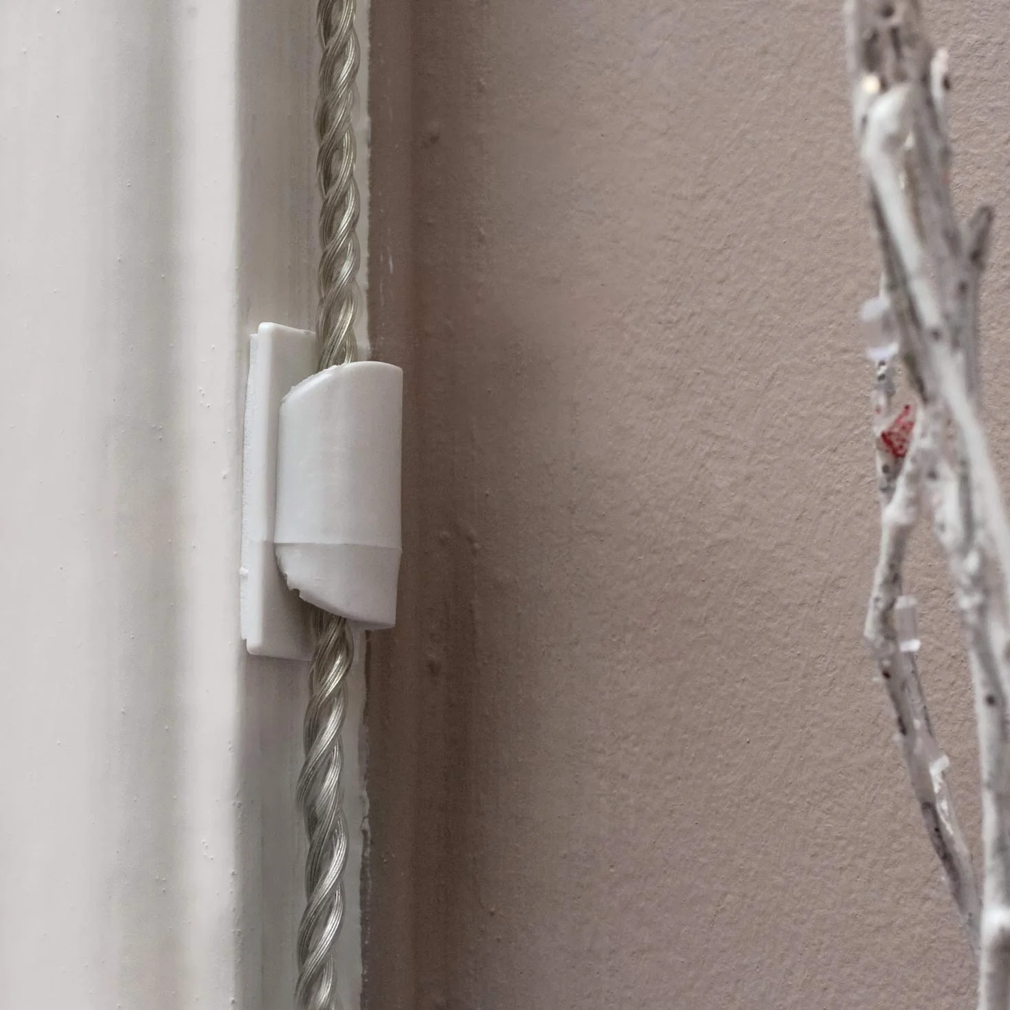 D-Line CTCLIP20PK, Klipsy do układania kabli, praktyczne mocowanie kabli samoprzylepnych, Zaciski kablowe do ładowarek mobilnych i oświetlenie dekoracyjne - Pakiet 20, Biały