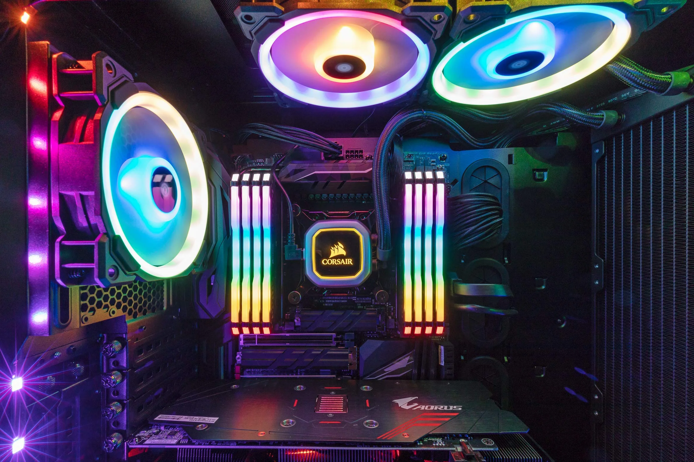 Corsair Vengeance RGB PRO 32GB (2x16GB) DDR4 do 3600MHz (PC4-28800) C18 AMD Optimized Memory – Black