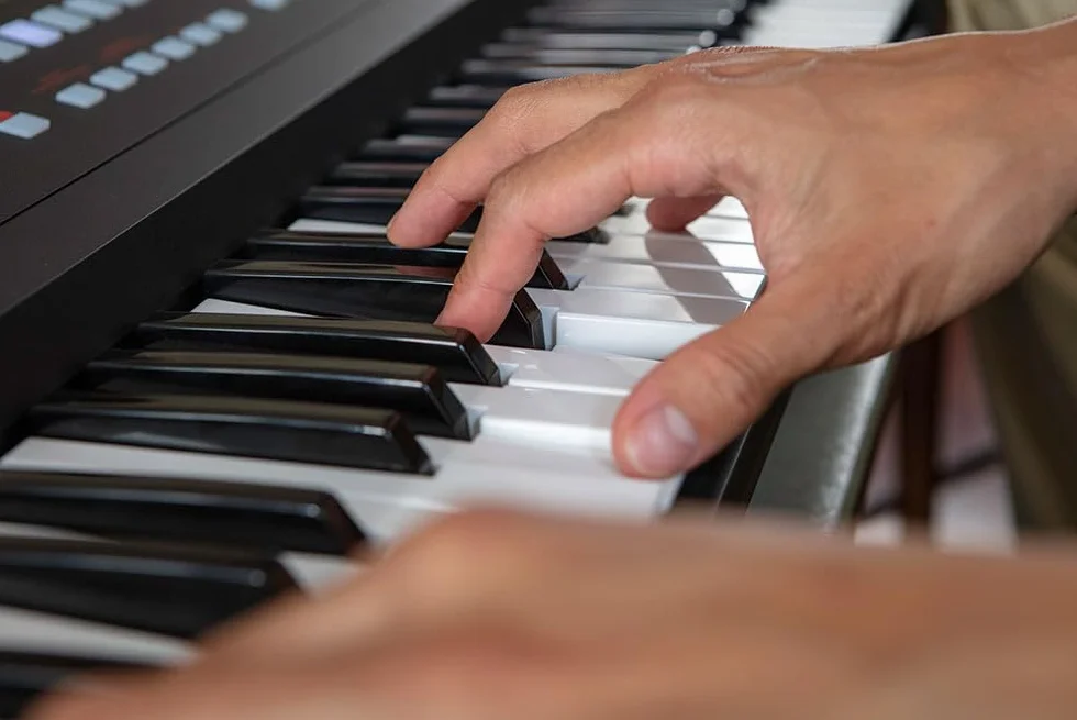 Roland E-X50 Aranżer Keyboard Bluetooth Stereofoniczne Głośniki Wejście Mikrofonowe Automatyczny Akompaniament