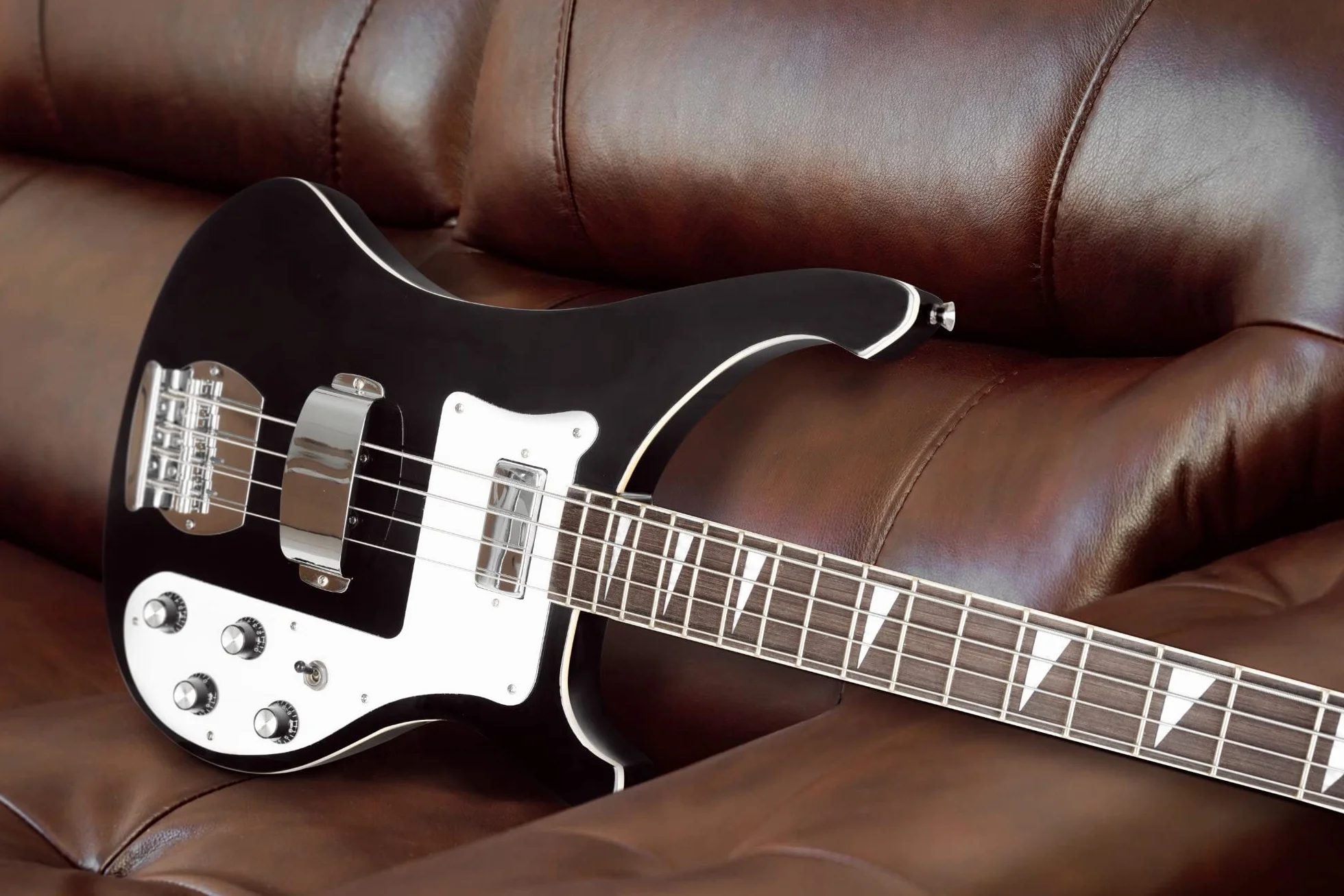 Rocktile Pro RB-400B Blackbird Elektryczna gitara basowa zestaw czarny