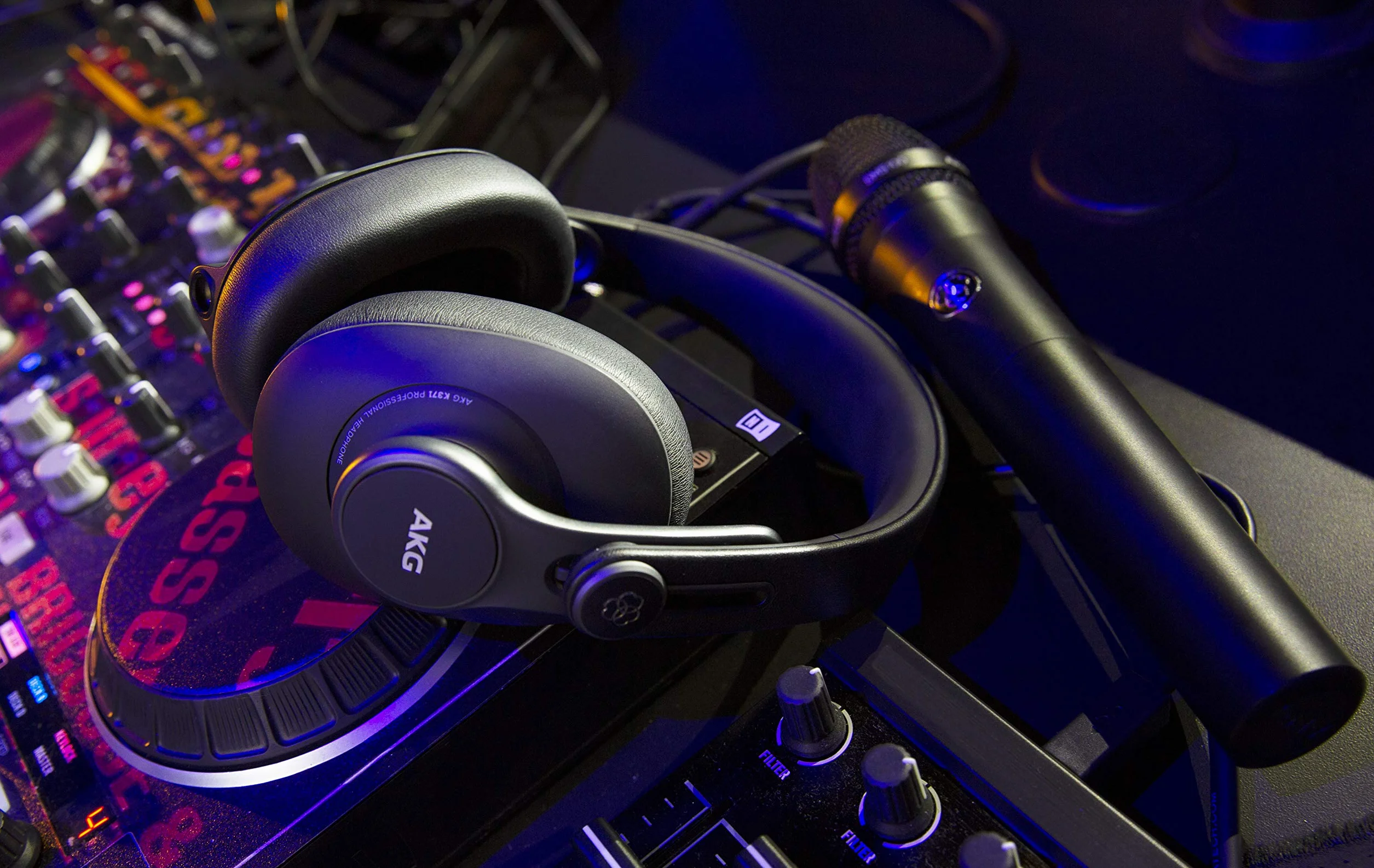 AKG Pro Audio K371 nauszne zamknięte słuchawki studyjne