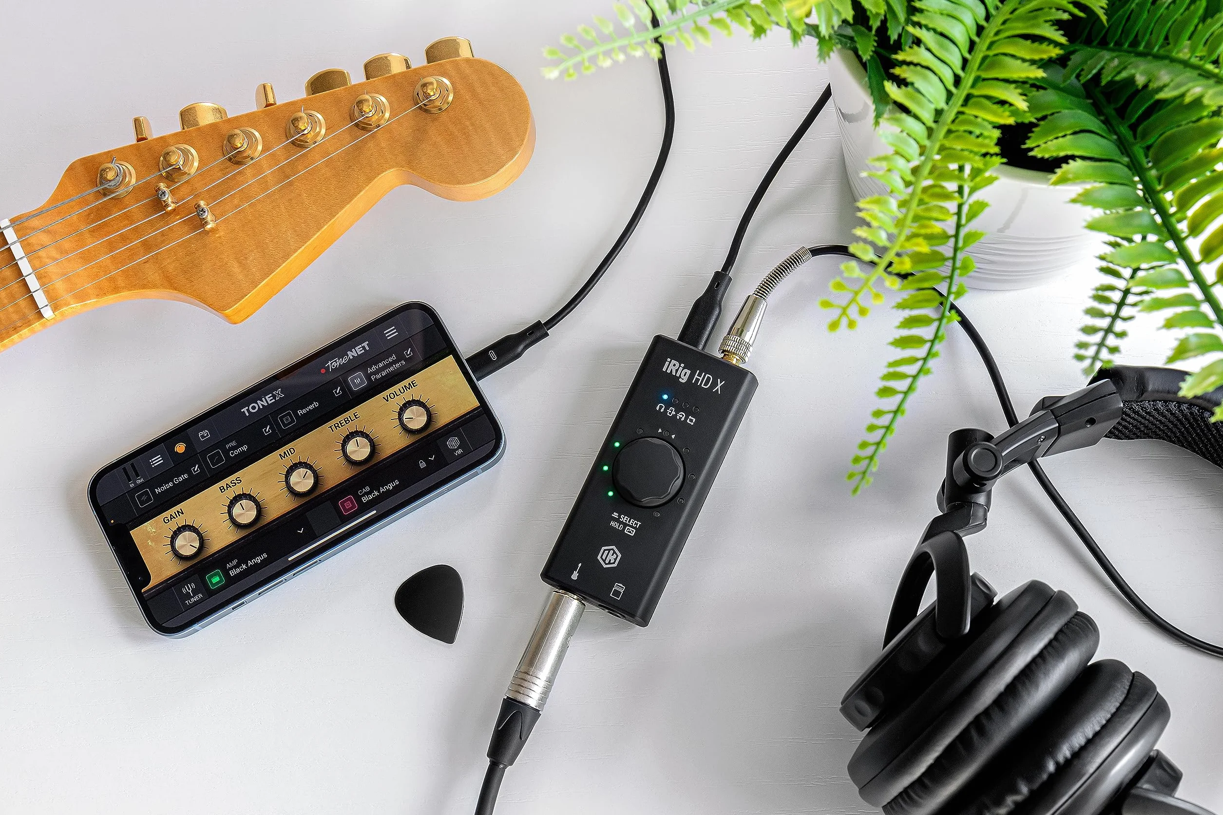 iRig HD X guitar audio interface for iPhone, iPad, Mac, iOS and PC with USB-C, Lightning and USB cables and 24-bit, 96 kHz music recording