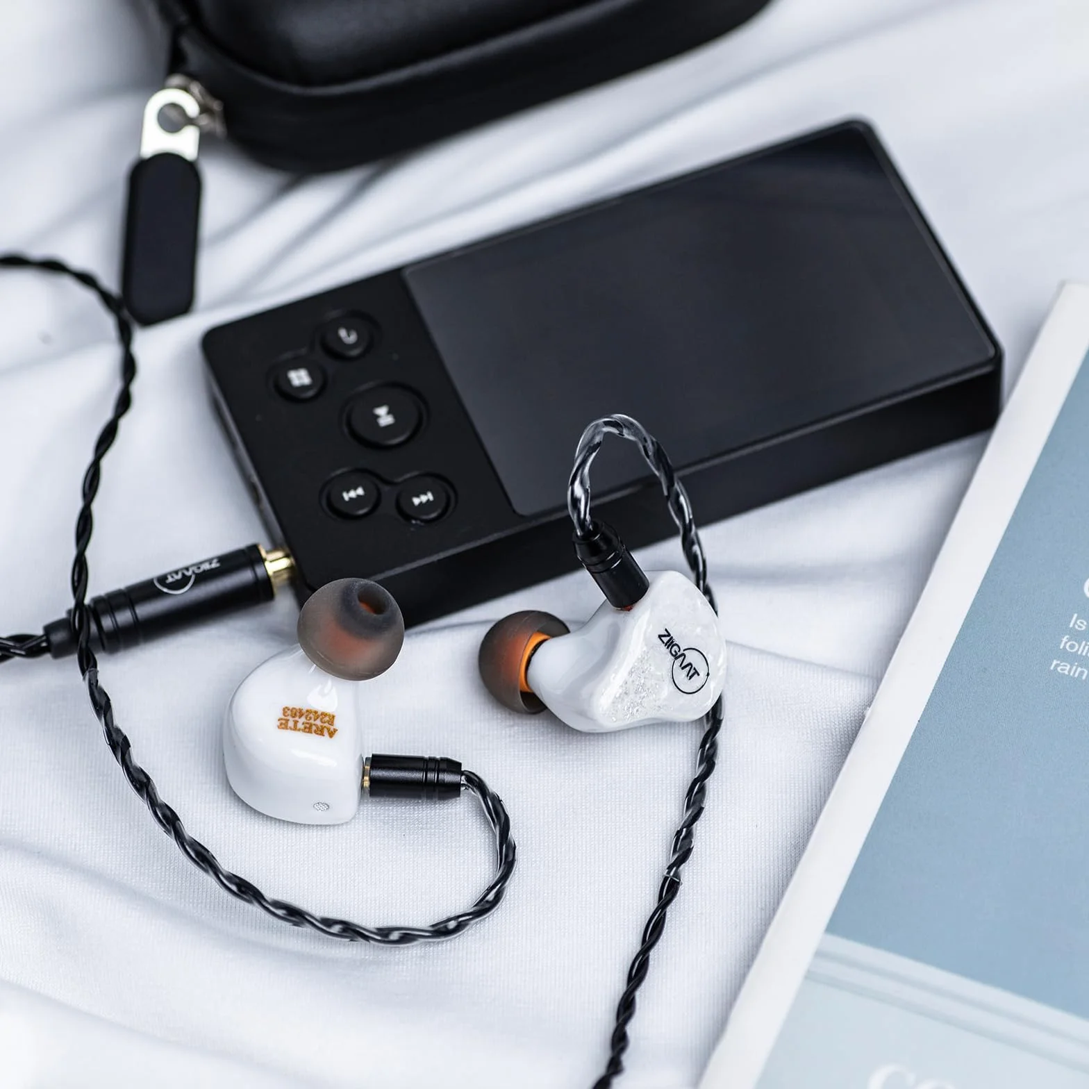 ZiiGaat x Fresh Reviews Arete In Ear Monitor, hybrydowe słuchawki 1DD+4BA IEM, przewodowe słuchawki do gier, Studio Monitor Tunning, ze zdejmowanym kablem IEM dla muzyka audiofila (białe)