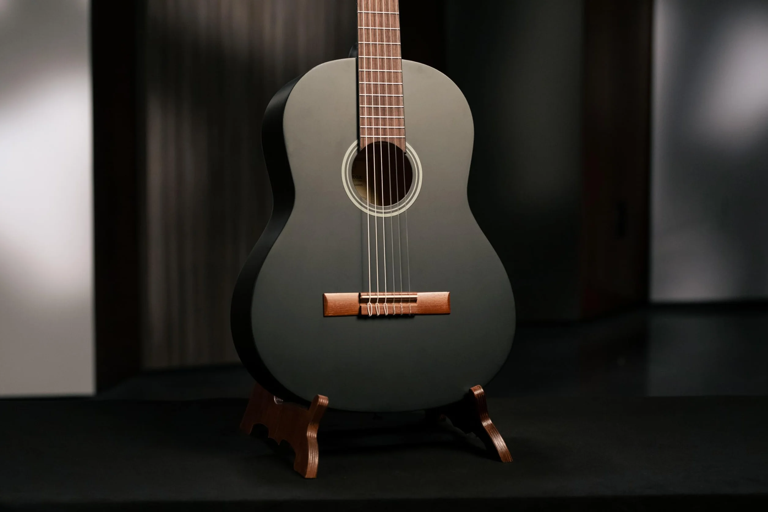 Ortega Guitars Gitara Klasyczna Czarna Rozmiar 4/4 - Seria Student - katalpa/świerk (RST5MBK)