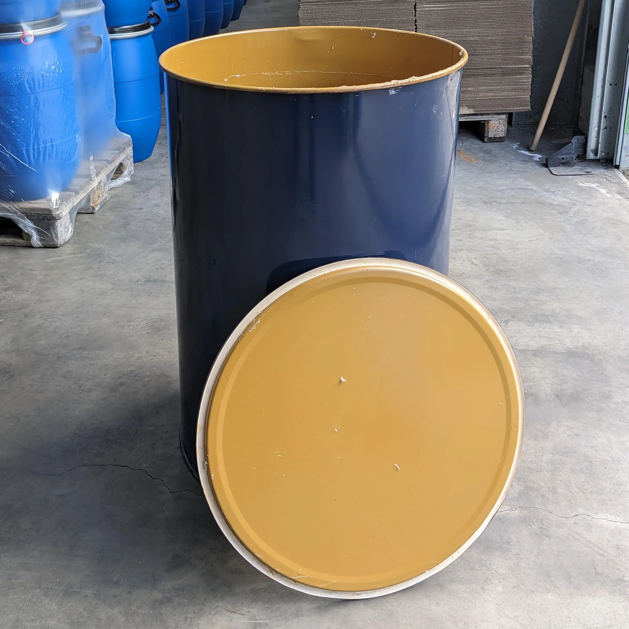 plasteo® 200 litrów metalowa beczka z pokrywką, beczka stalowa beczka na olej, pojemnik na olej, pojemnik na ogień, beczka blaszana, stolik do palenia, beczka na getto, niebieska, zielona, turkusowa