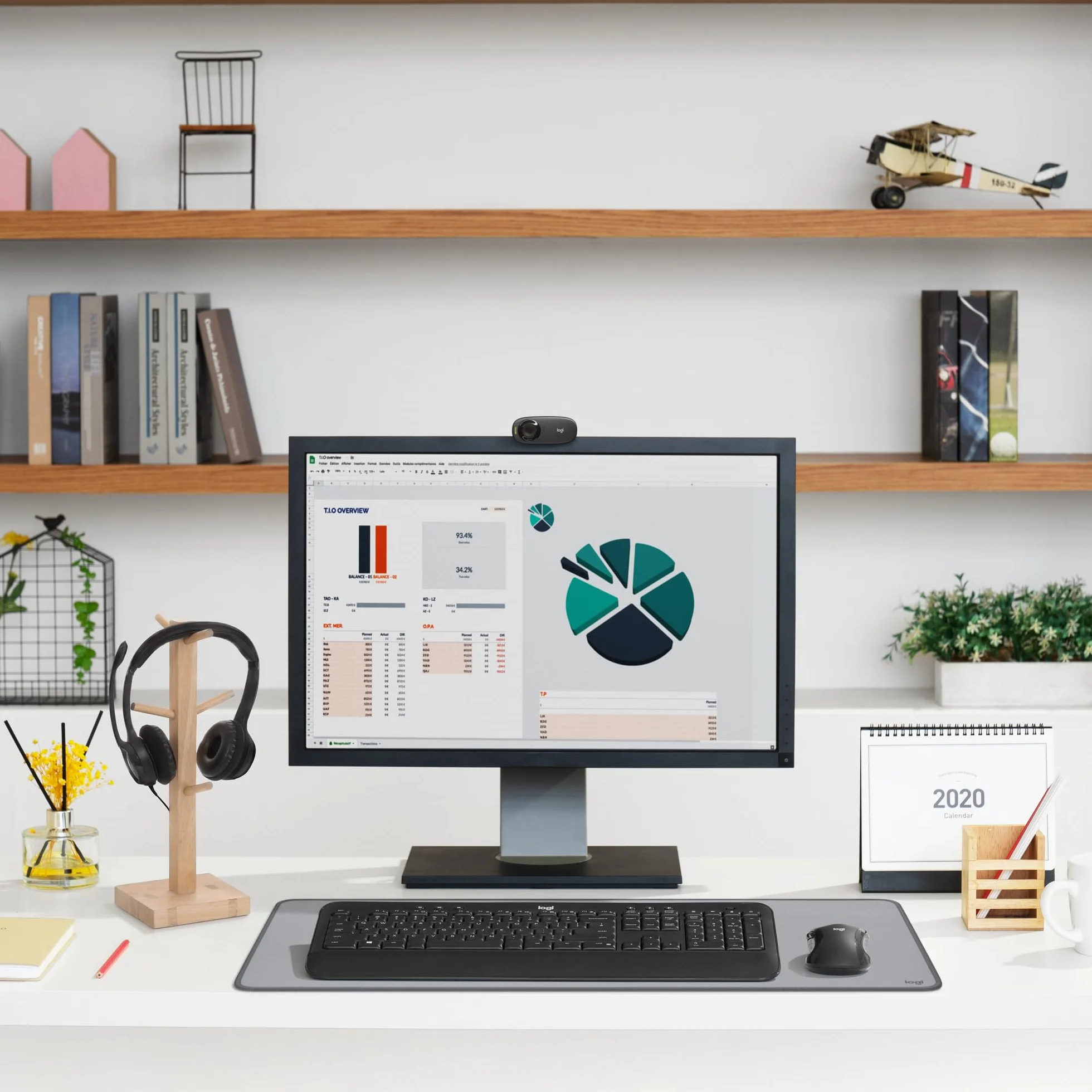 Logitech C270 kamera internetowa, HD 720p, pole widzenia 60°, stała ostrość, korekcja ekspozycji, port USB, redukcja szumów, uniwersalny uchwyt, do Skype, FaceTime, Hangouts, itp. - czarna