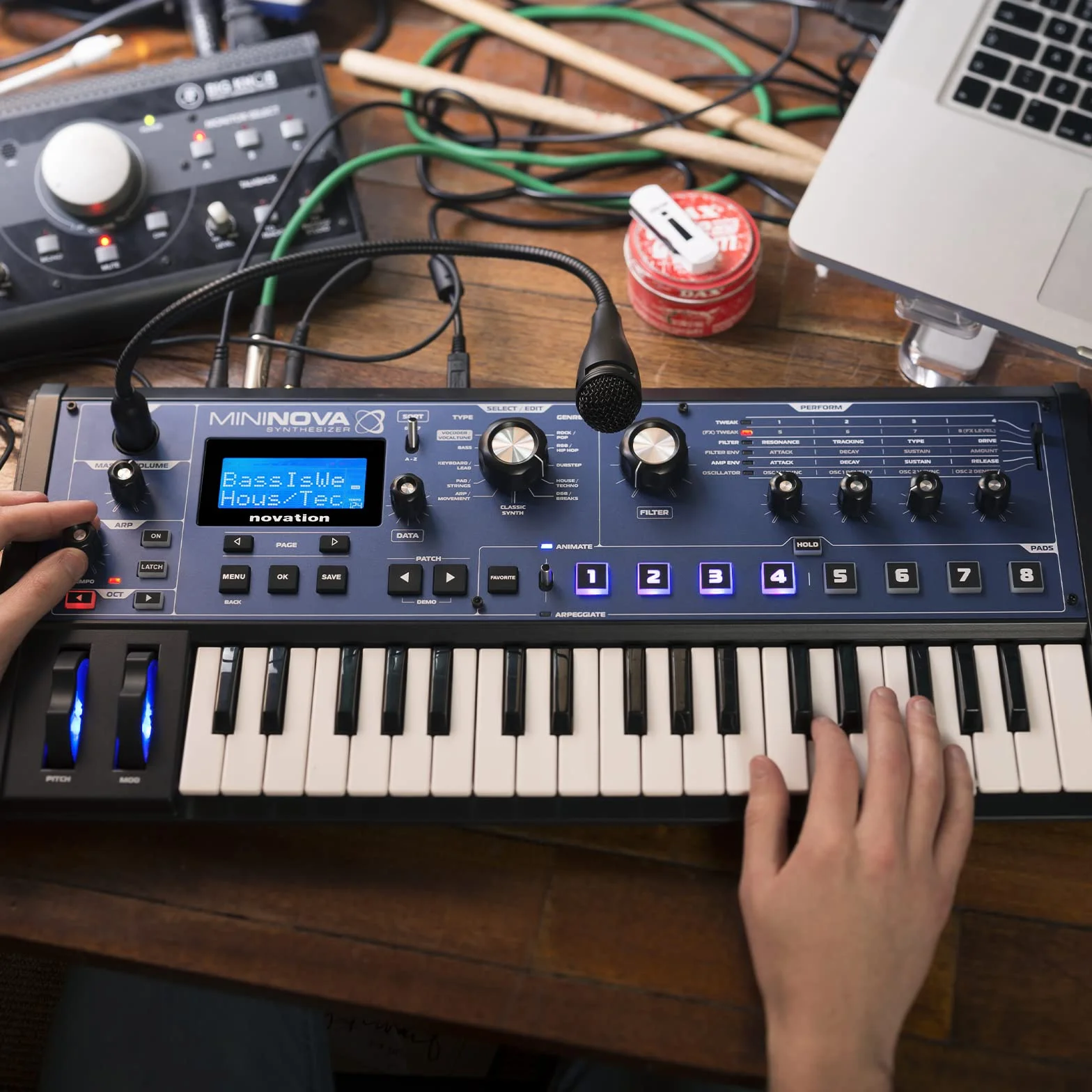 Novation Mininova Syntetyzator, Czarny/Biały, 37 klawiszy