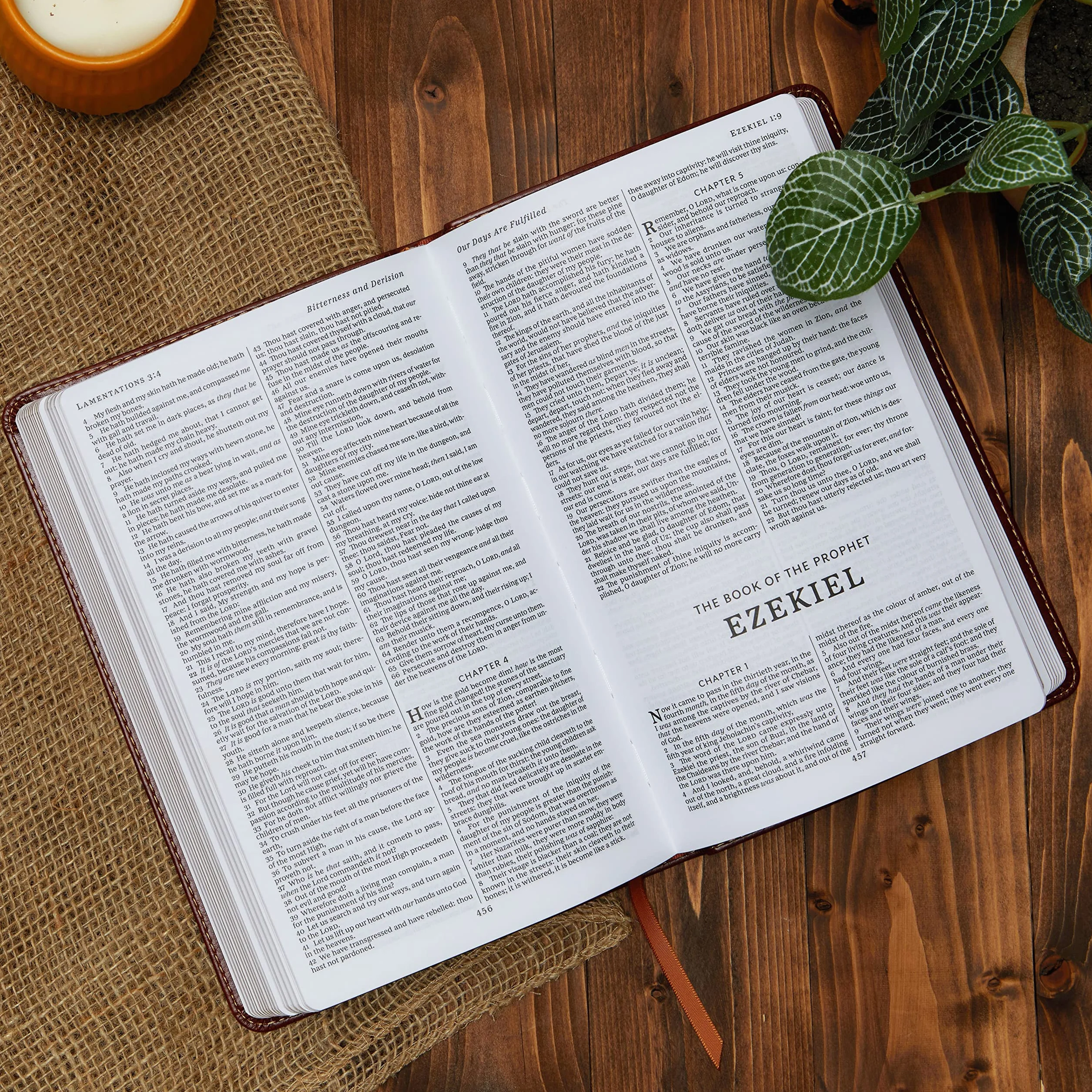KJV, Gift and Award Bible, Imitation Leather, Black, Red Letter Edition: Holy Bible, King James Version