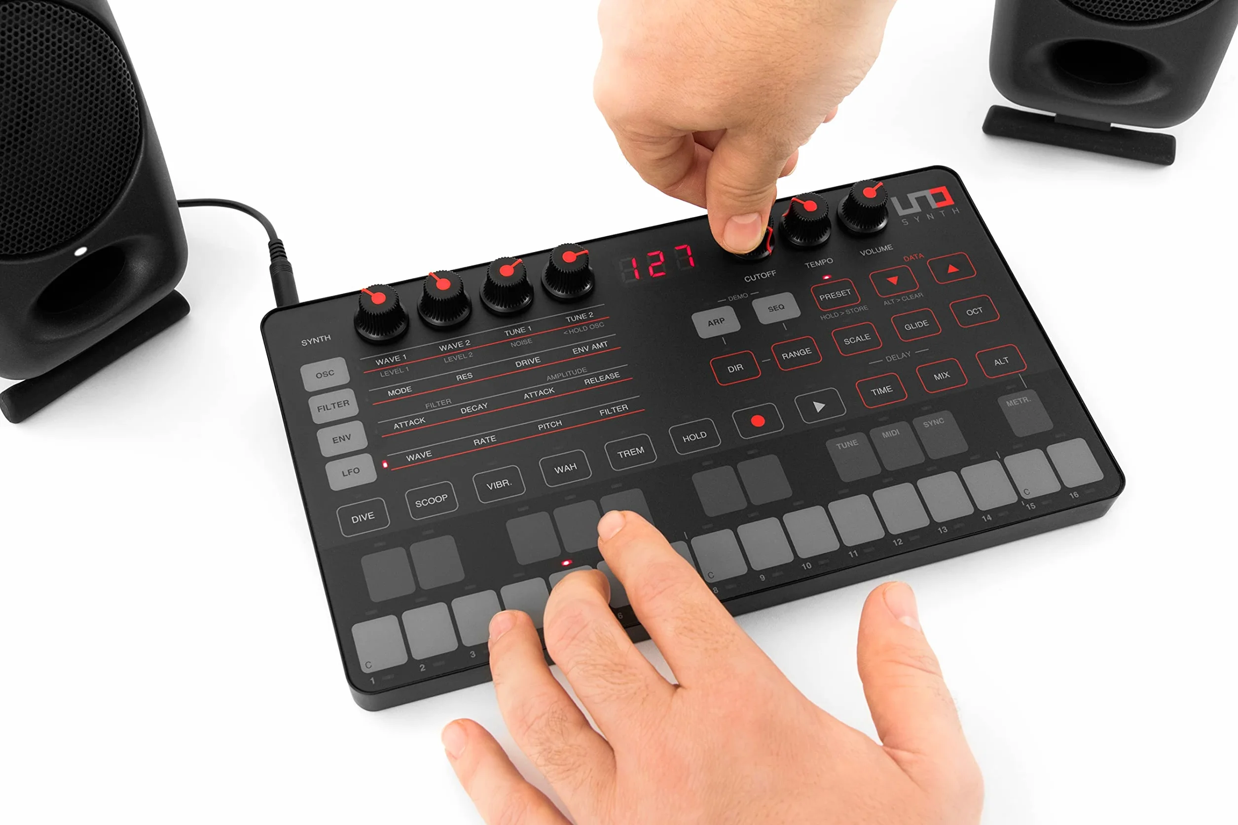 IK Multimedia IP-UNO-SYNTH-IN Analogowy Syntezator, Czarny