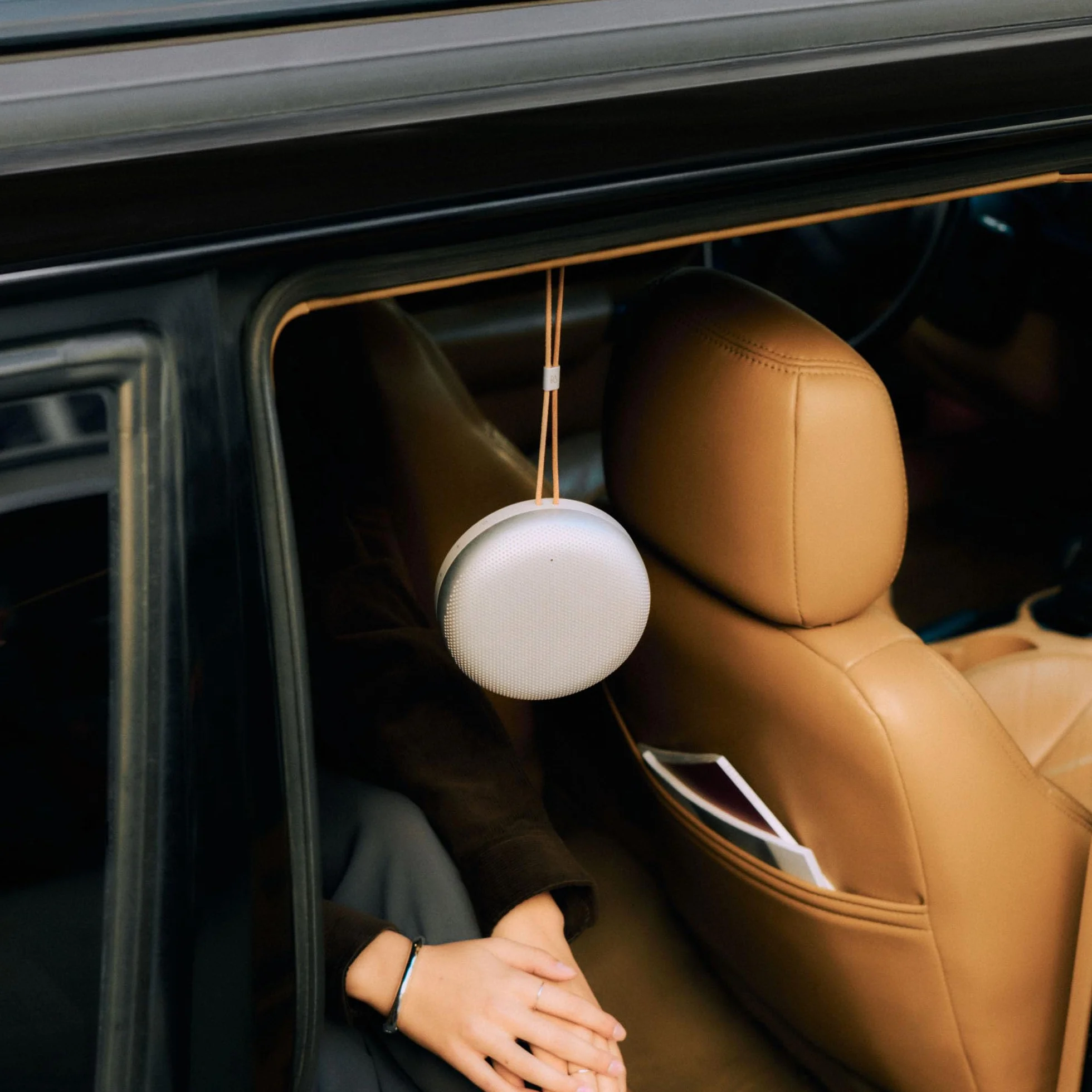 Bang & Olufsen Beosound A1 3. Generation natural aluminium Tragbarer Bluetooth-Lautsprecher IP67
