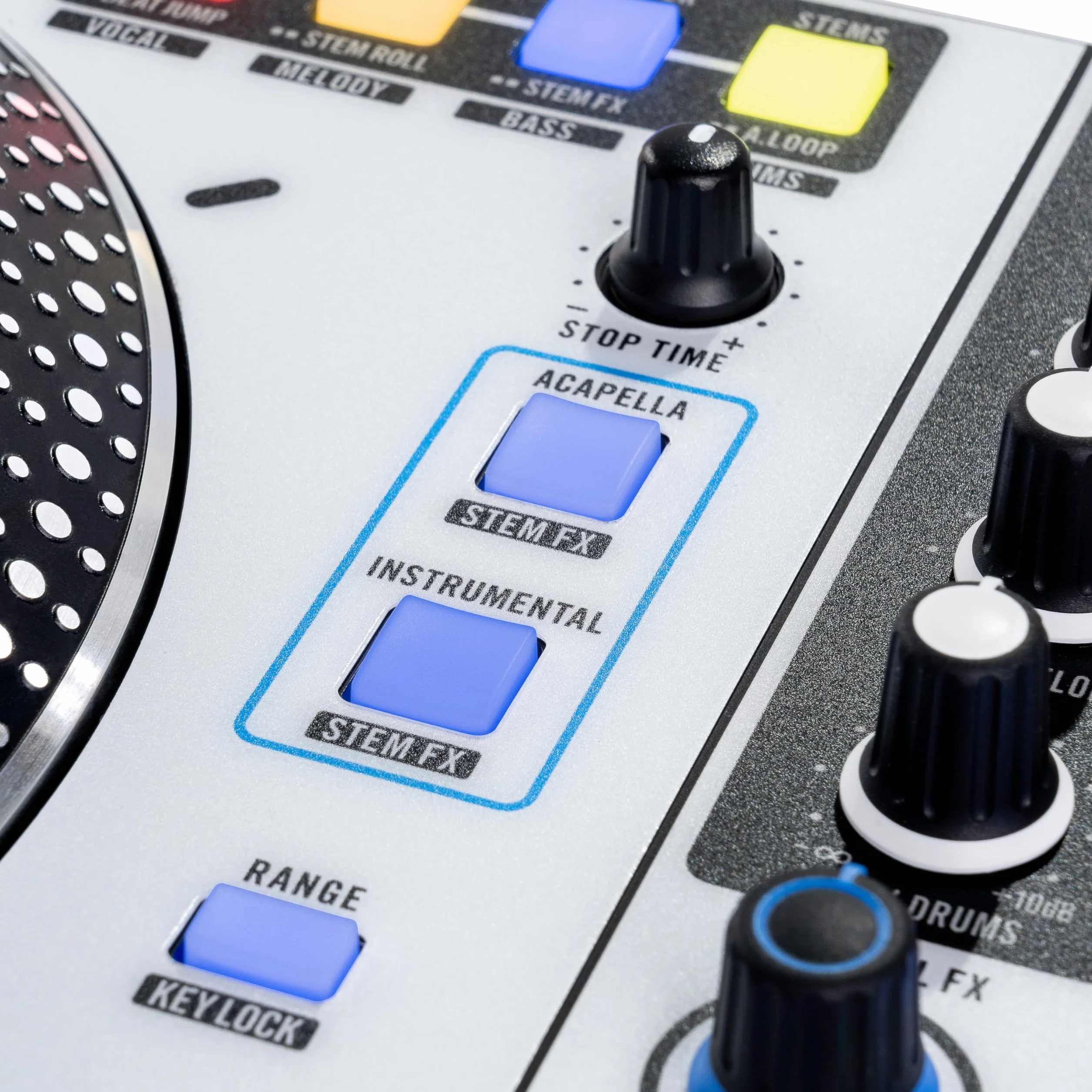 RANE ONE MKII – kontroler Serato DJ z napędem z 2 deckami, wewnętrznymi efektami, zaawansowaną kontrolą stemów dla scratchujących DJ-ów, do klubów i na imprezy