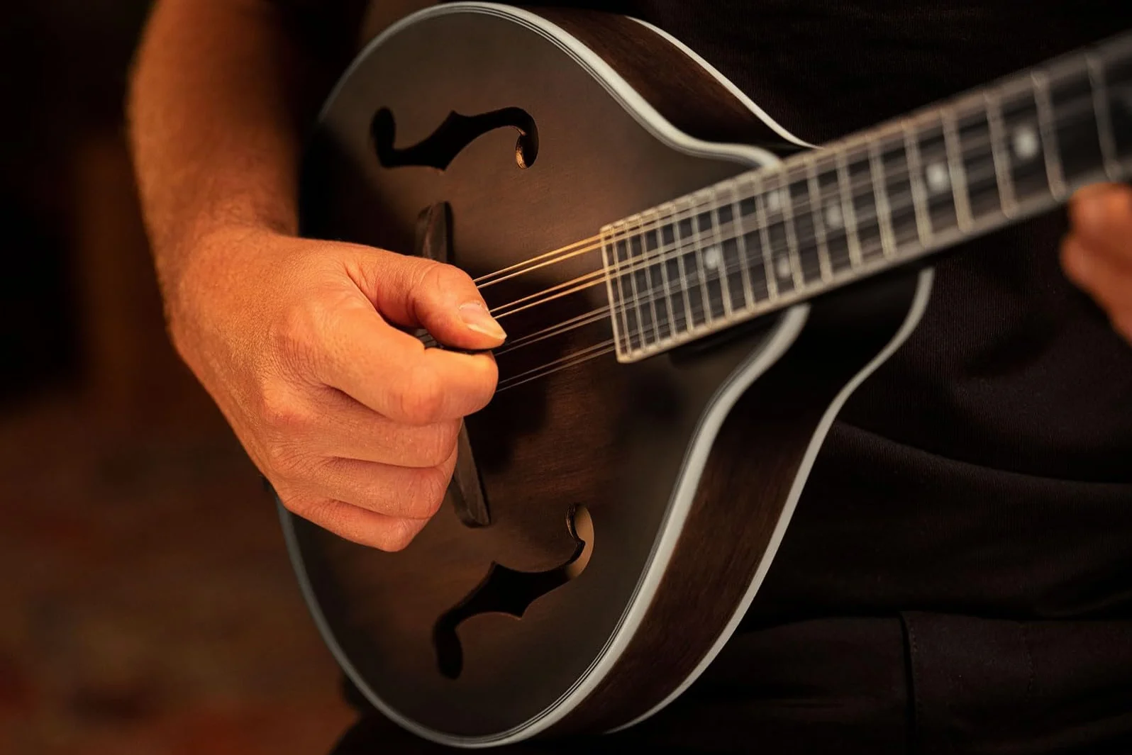 Ortega Guitars Bluegrass A-Style mandolina – Americana Series – świerk i klon z satynowym wykończeniem do whisky (RMA30-WB)