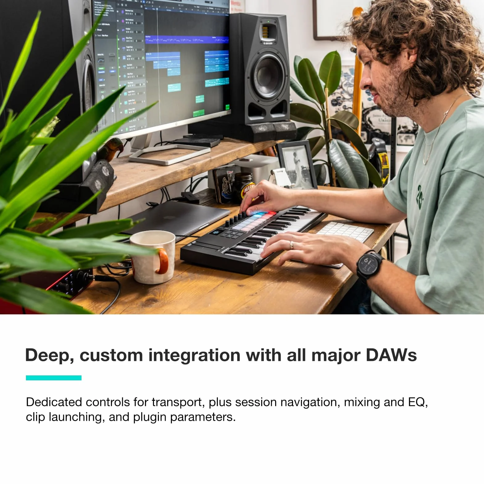 Novation Launchkey Mini 37 [MK4] — Przenośny kontroler klawiatury MIDI, 37 klawiszy, USB i integracja z DAW. Tryb akordów i skali, pady perkusyjne, arpeggiator i oprogramowanie do tworzenia muzyki