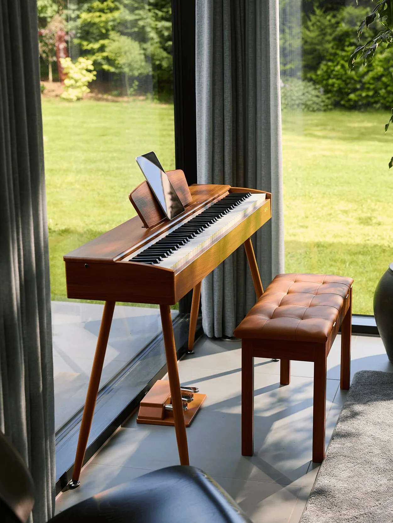 Sonora 1 E-Piano, 88 ważonych klawiszy, pianino domowe z podstawą, trójstopowy, pult notowy, USB MIDI i złącze słuchawkowe, bez ławeczki, brązowe