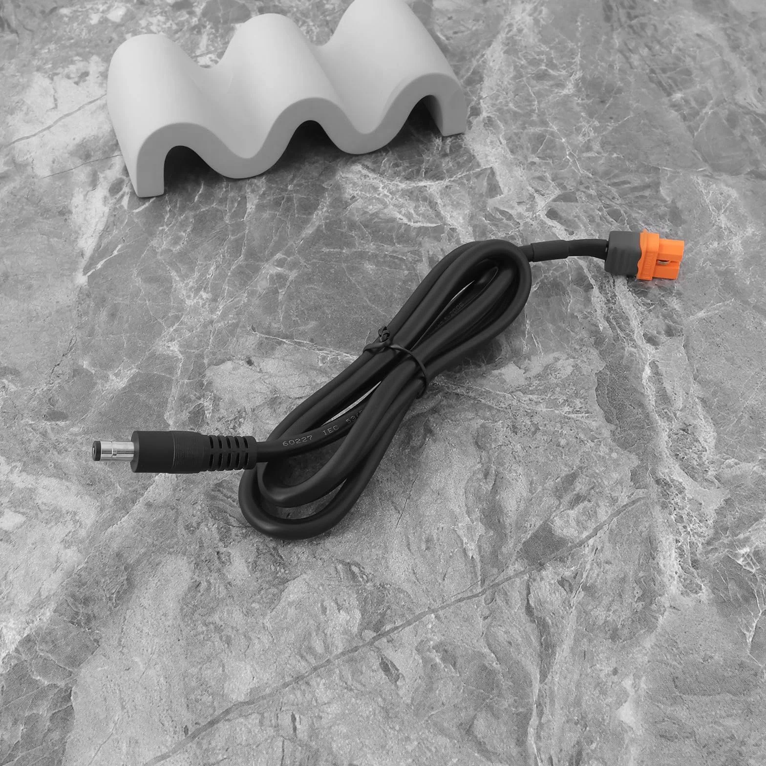 1 x kabel zasilający XT60 do DC5525 z adapterem gniazda sygnałowego, odpowiedni do przenośnego generatora solarnego (1 m)