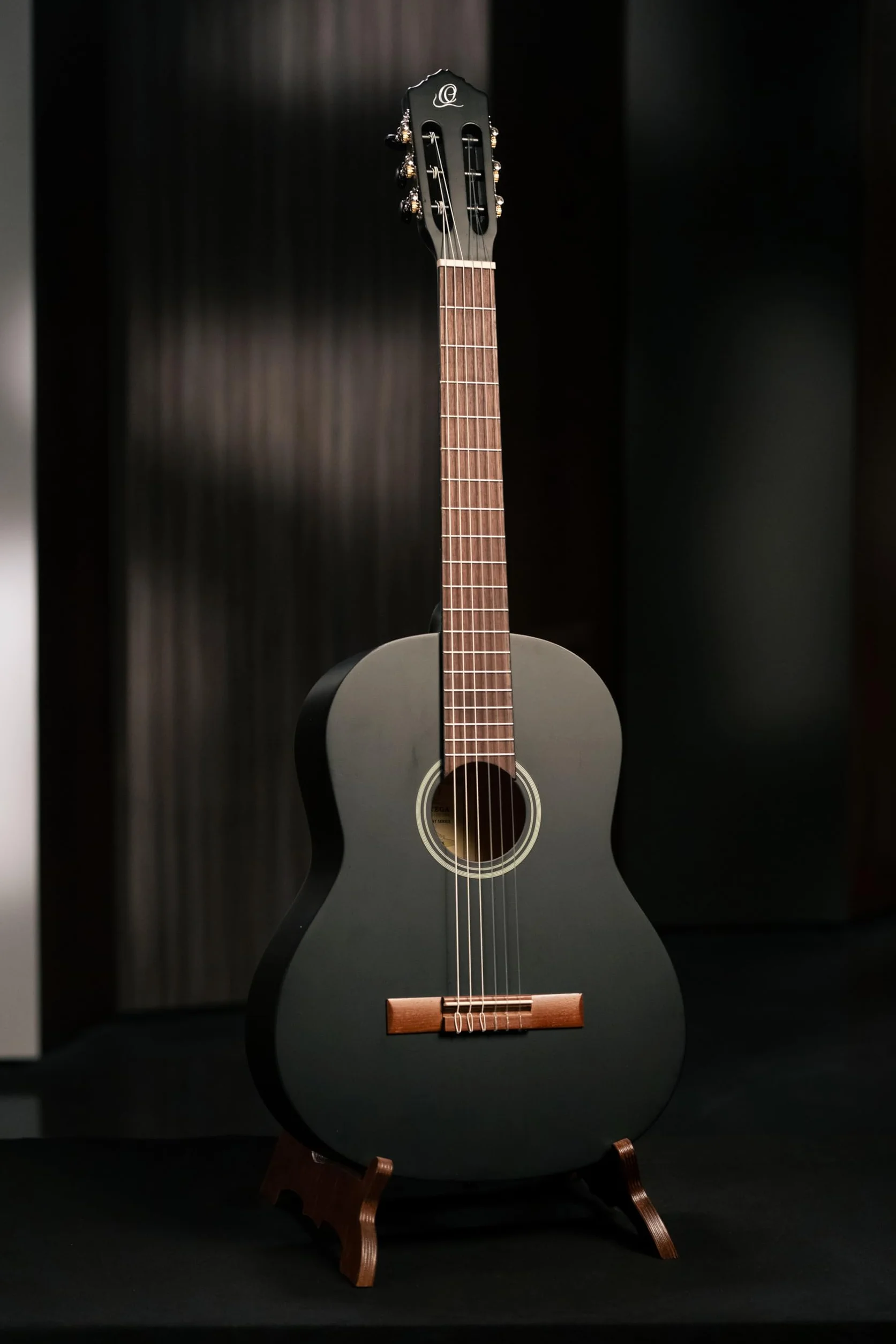 Ortega Guitars Gitara Klasyczna Czarna Rozmiar 4/4 - Seria Student - katalpa/świerk (RST5MBK)