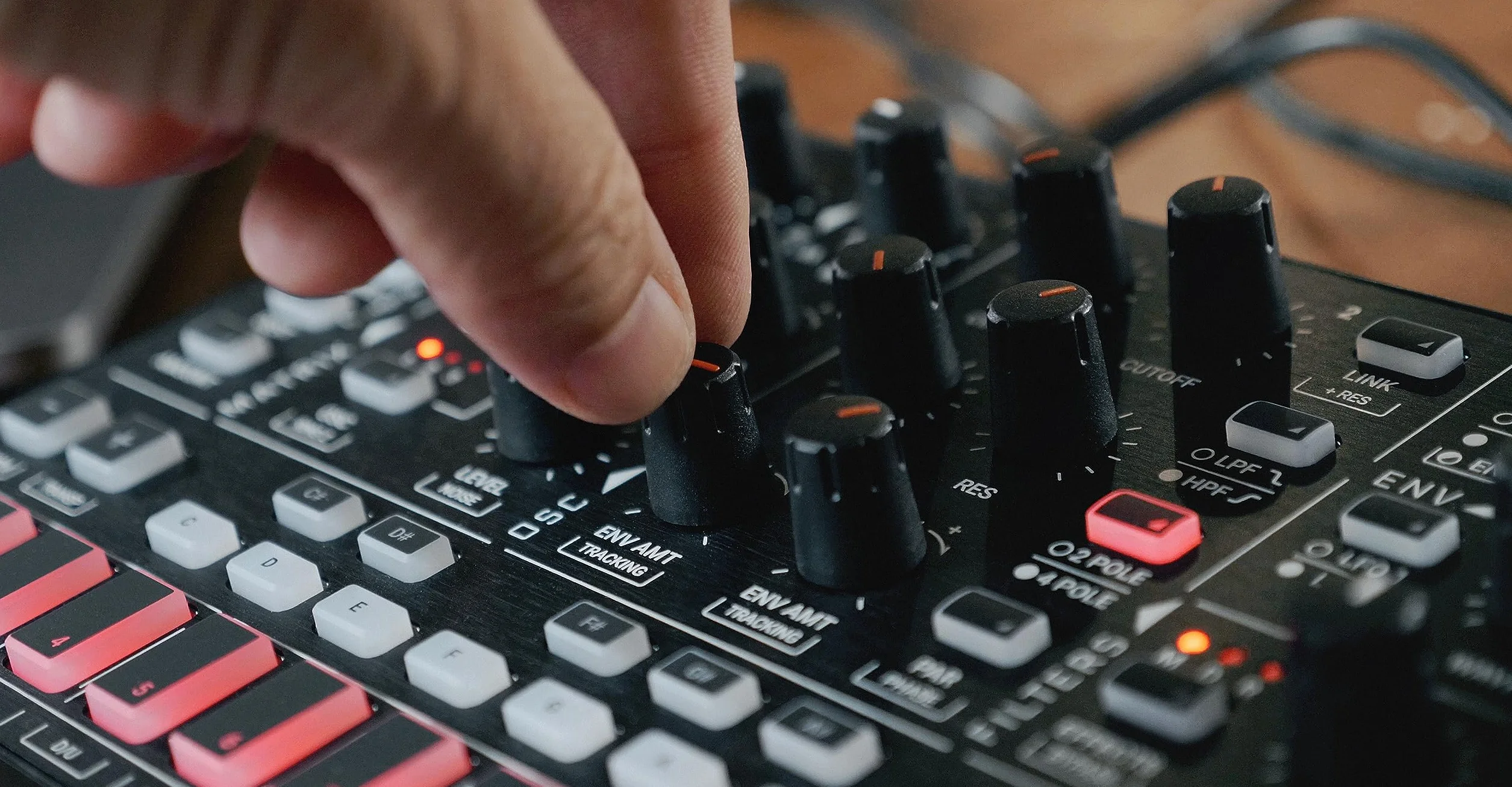IK Multimedia UNO Synth PRO X, Paraphonic dual-filter analog synthesizer with paraphonic sequencer, integrated FXs and CV connections