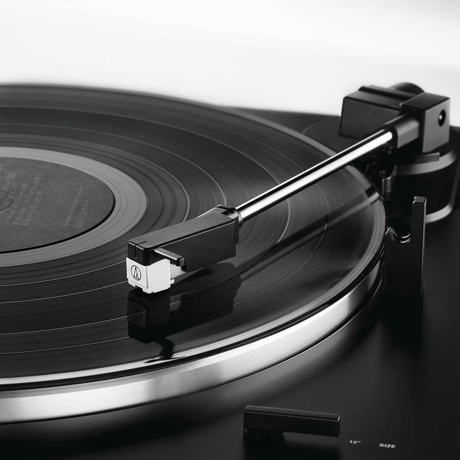 Audio-Technica AT-LP60xBK W pełni automatyczny gramofon z napędem paskowym