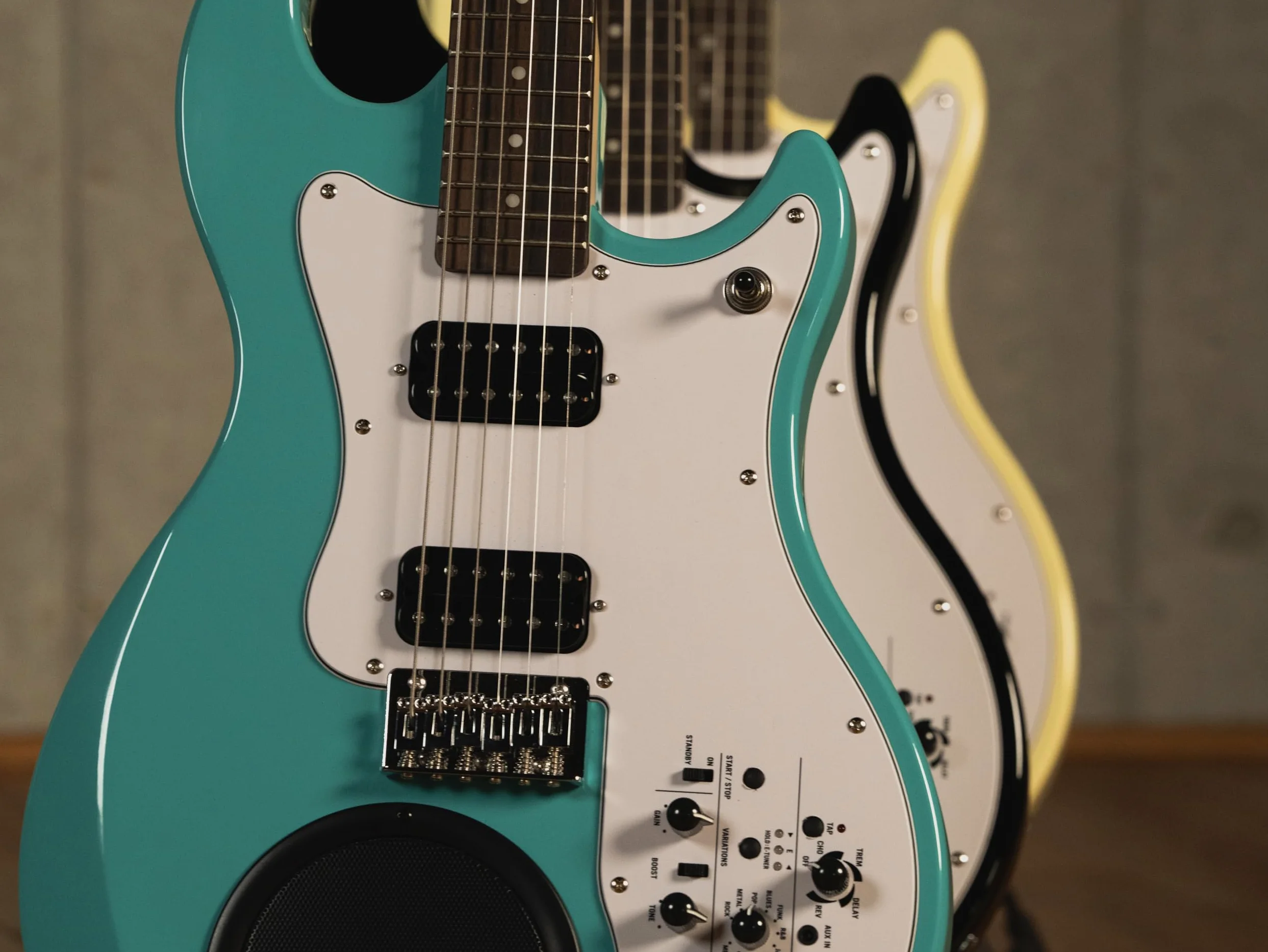 Vox APC-2 gitara elektryczna ze zintegrowanym wzmacniaczem i głośnikiem, maszyna do efektów i rytmu - Aqua Green