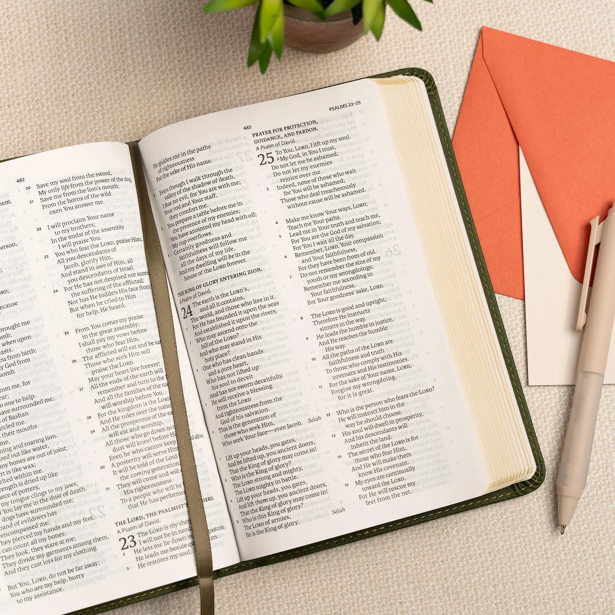 NASB Personal Size Bible, Olive Leathertouch: New American Standard Bible, Olive, Leathertouch, Personal Size