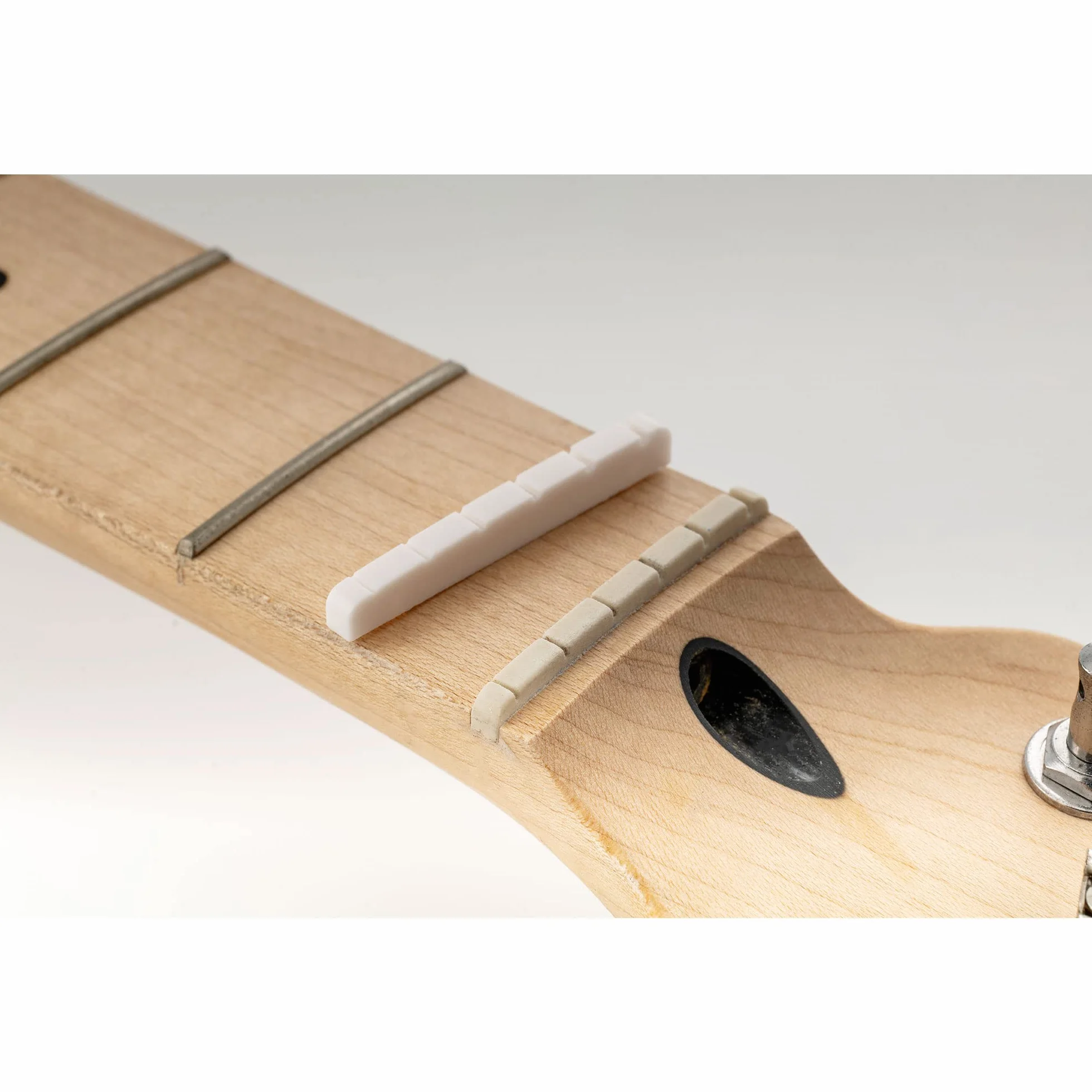 Musiclily Pro Plastik żywicy Mocznikowej 42mm Siodełko Gitarowe Strat Tele do Gitary Elektrycznej Stratocaster/Telecaster, Biały(2 szt.)