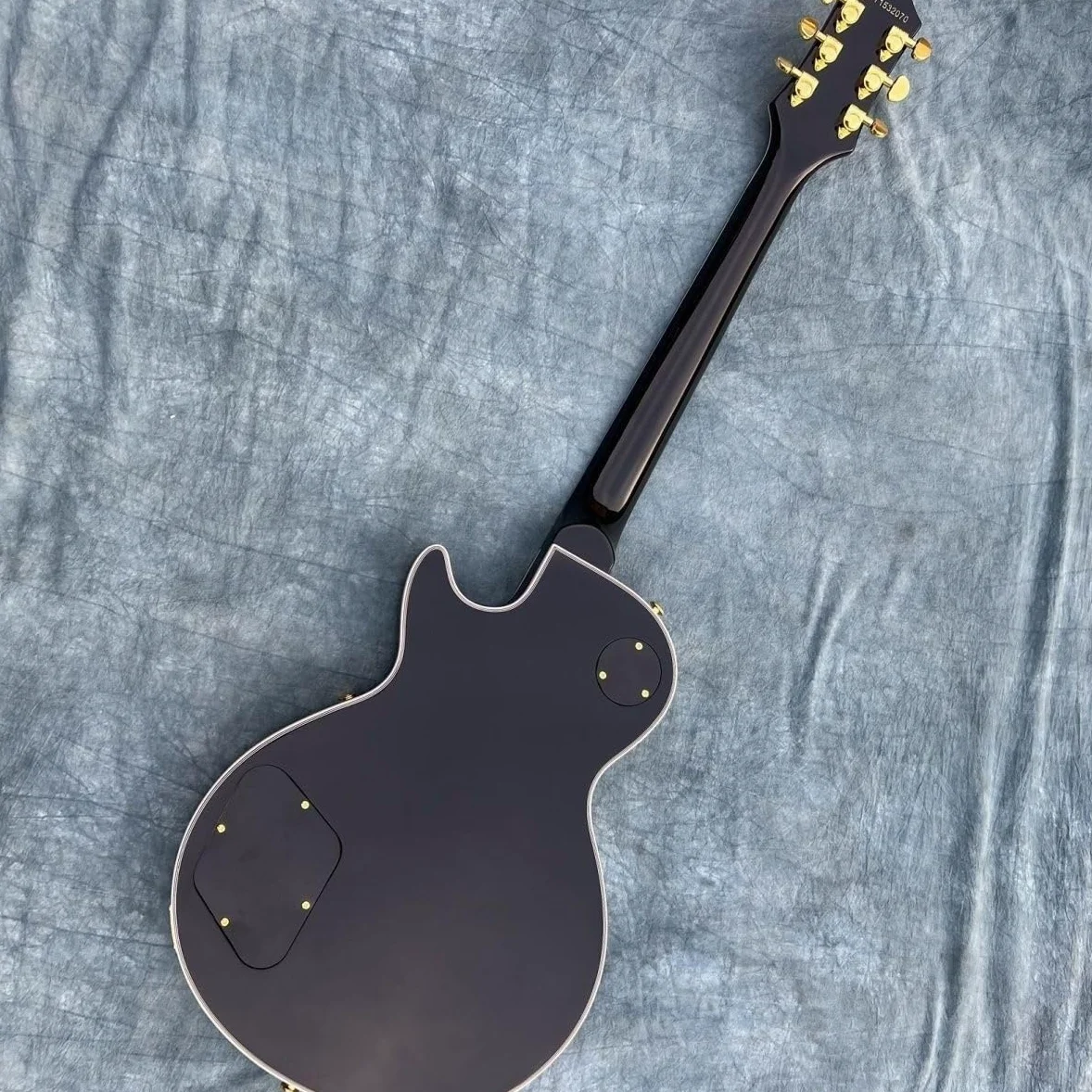 Gitara elektryczna Ebony Black Custom Style Gold Hardware 5-Ply Binding Korpus z litego mahoniu 6 strun