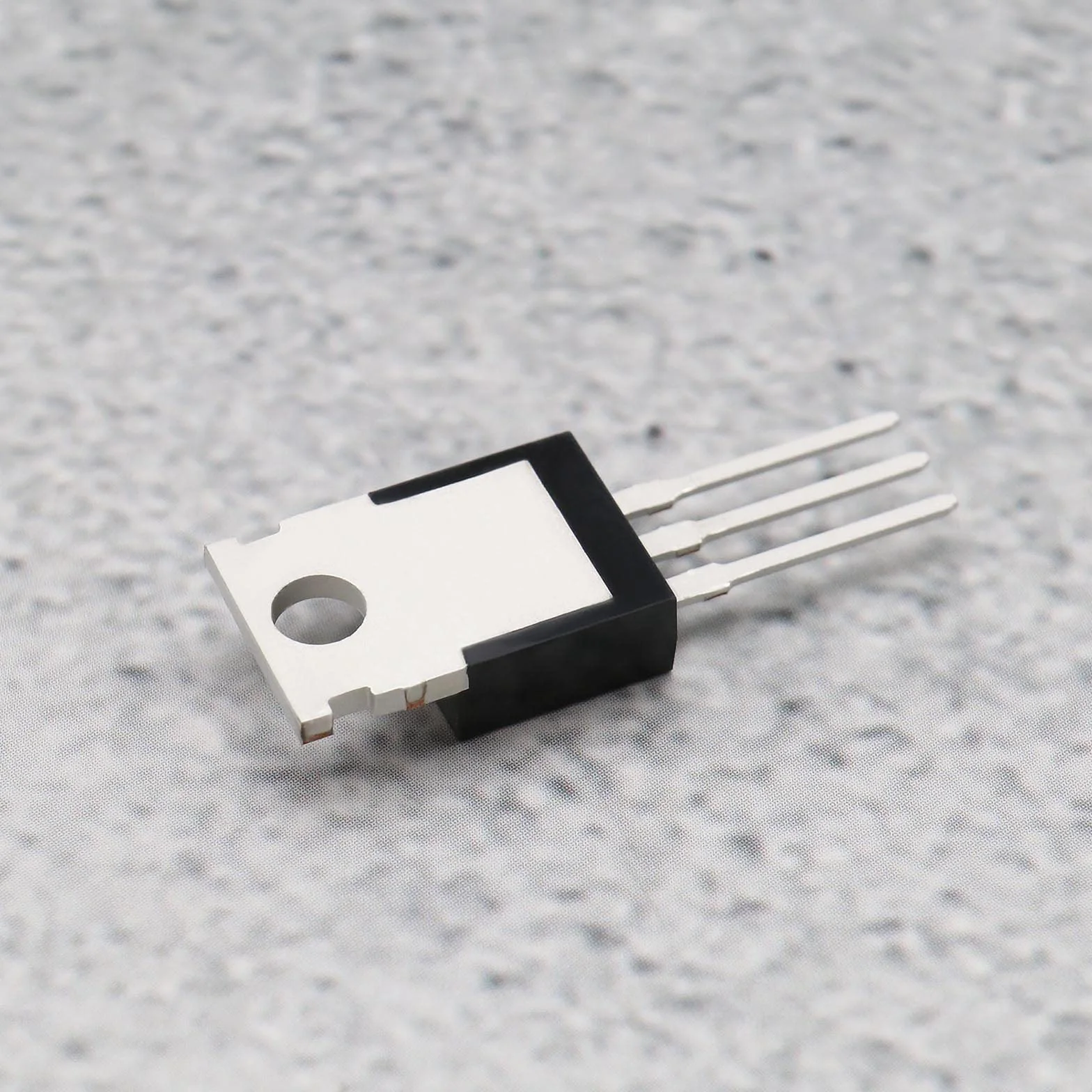10 szt. IRF4905 MOSFET tranzystor TO-220 P-Channel Feld Effect Tranzystor 74A 55V rurki do efektów polowych prostownik kanału P 2,54 mm