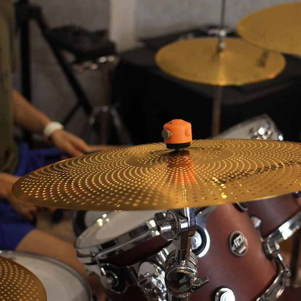 SONICAKE Cymbal zestaw o niskiej głośności, 14" HiHat + 16" Crash + 18" Crash + 20" Ride zestaw talerzy złoty, 5 sztuk, z kieszenią na miednicę i akcesoriami