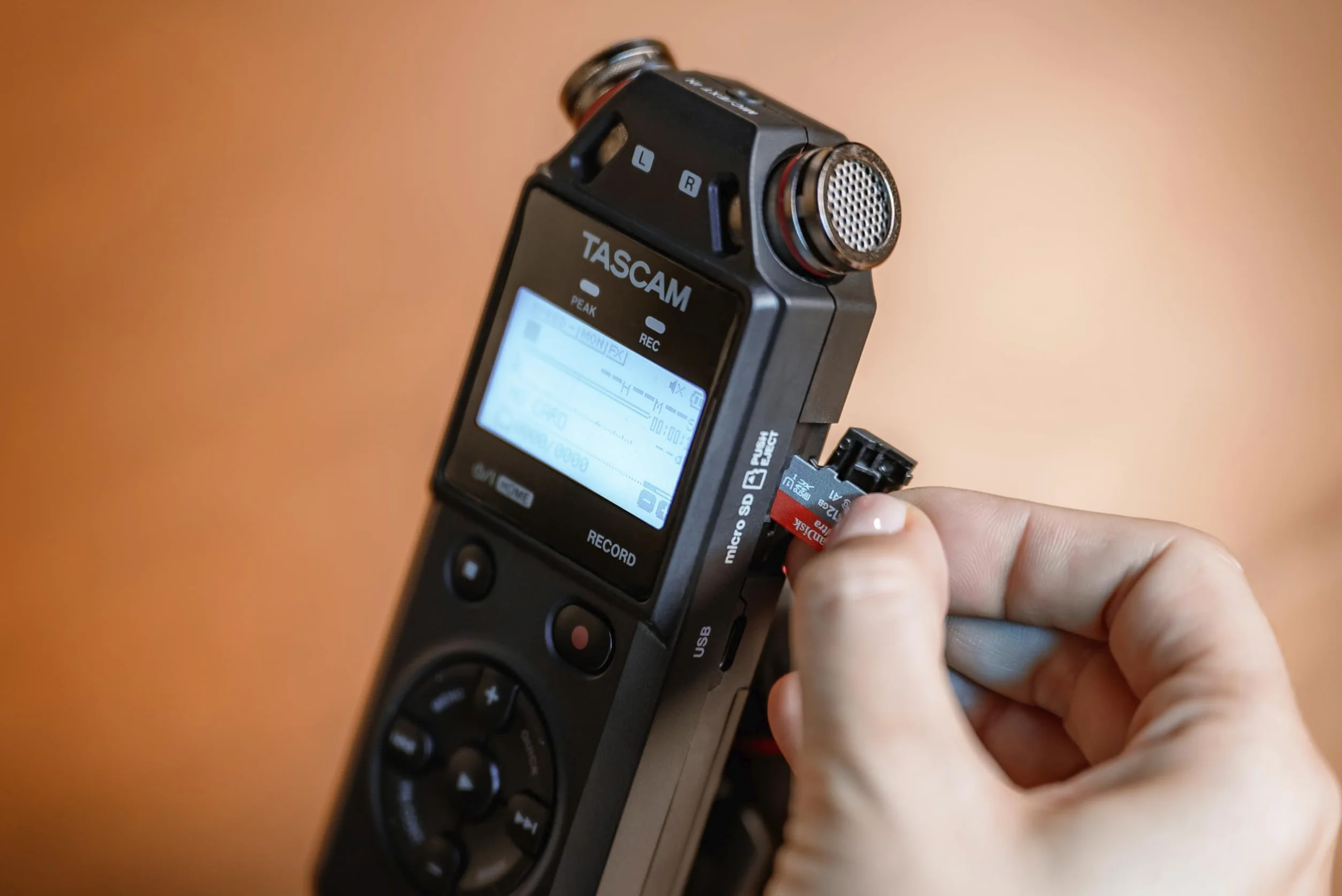 Tascam DR-05XP - 2-kanałowy 32-bitowy przenośny przenośny rejestrator ręczny z interfejsem audio USB-C