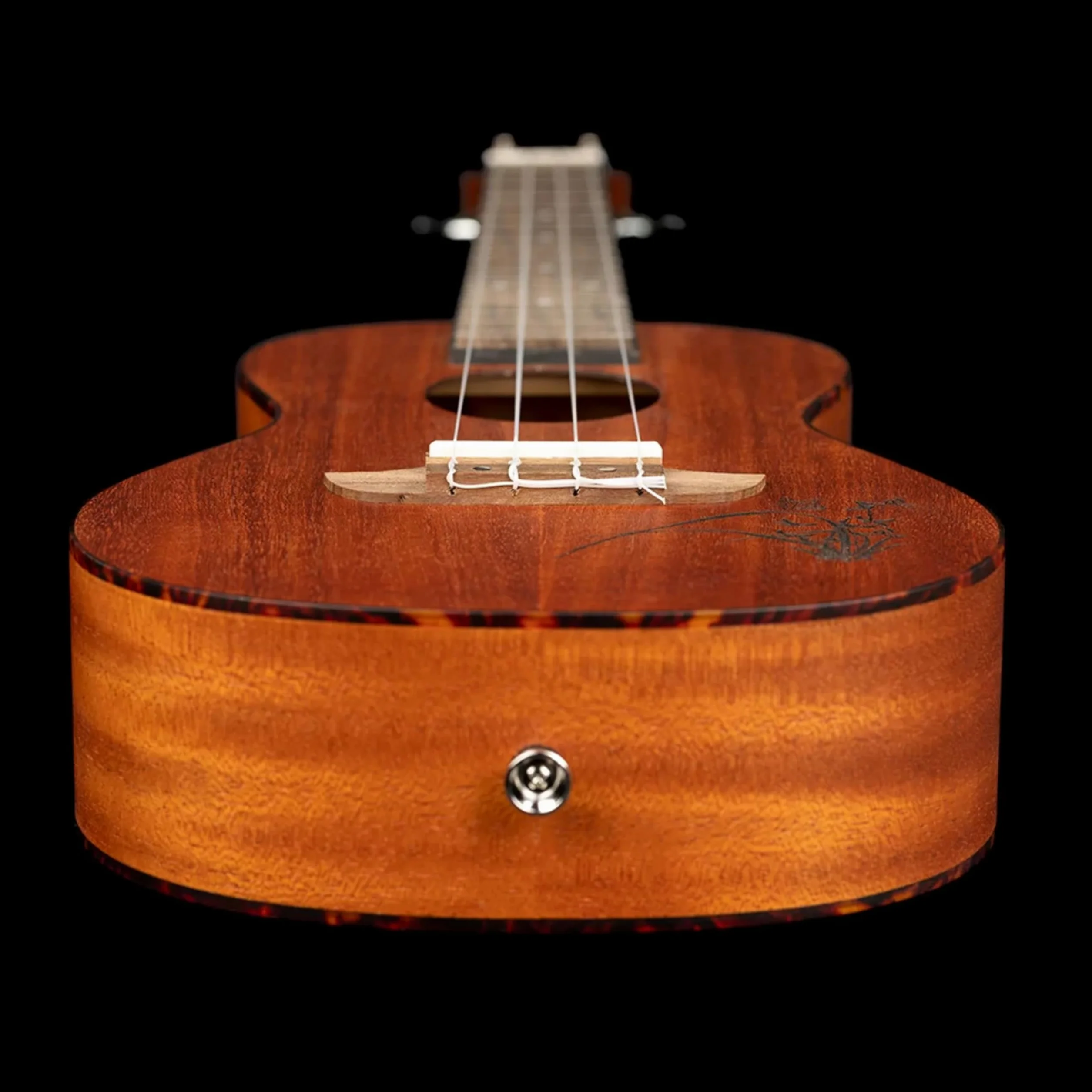 Ortega Guitars Akustyczne Ukulele Koncertowe – Seria Bonfire – Sapele, Wykończenie Naturalne (RU5MM)