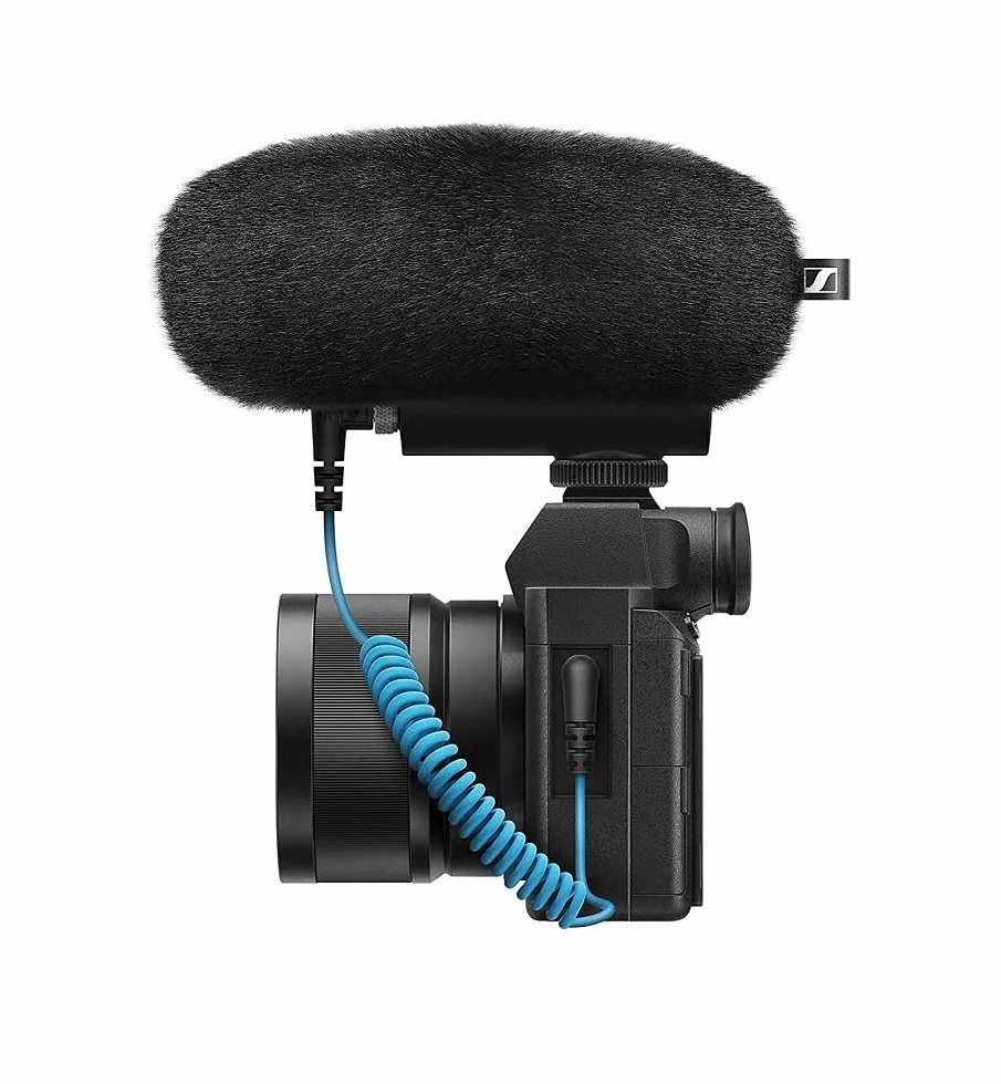 Sennheiser MKE 400 kierunkowy mikrofon do kamery strzelby, wbudowana ochrona przed wiatrem i amortyzacja wstrząsów, dla vlogerów i twórców, 3,5 mm kable TRS i TRSS w zestawie, czarny (508898)