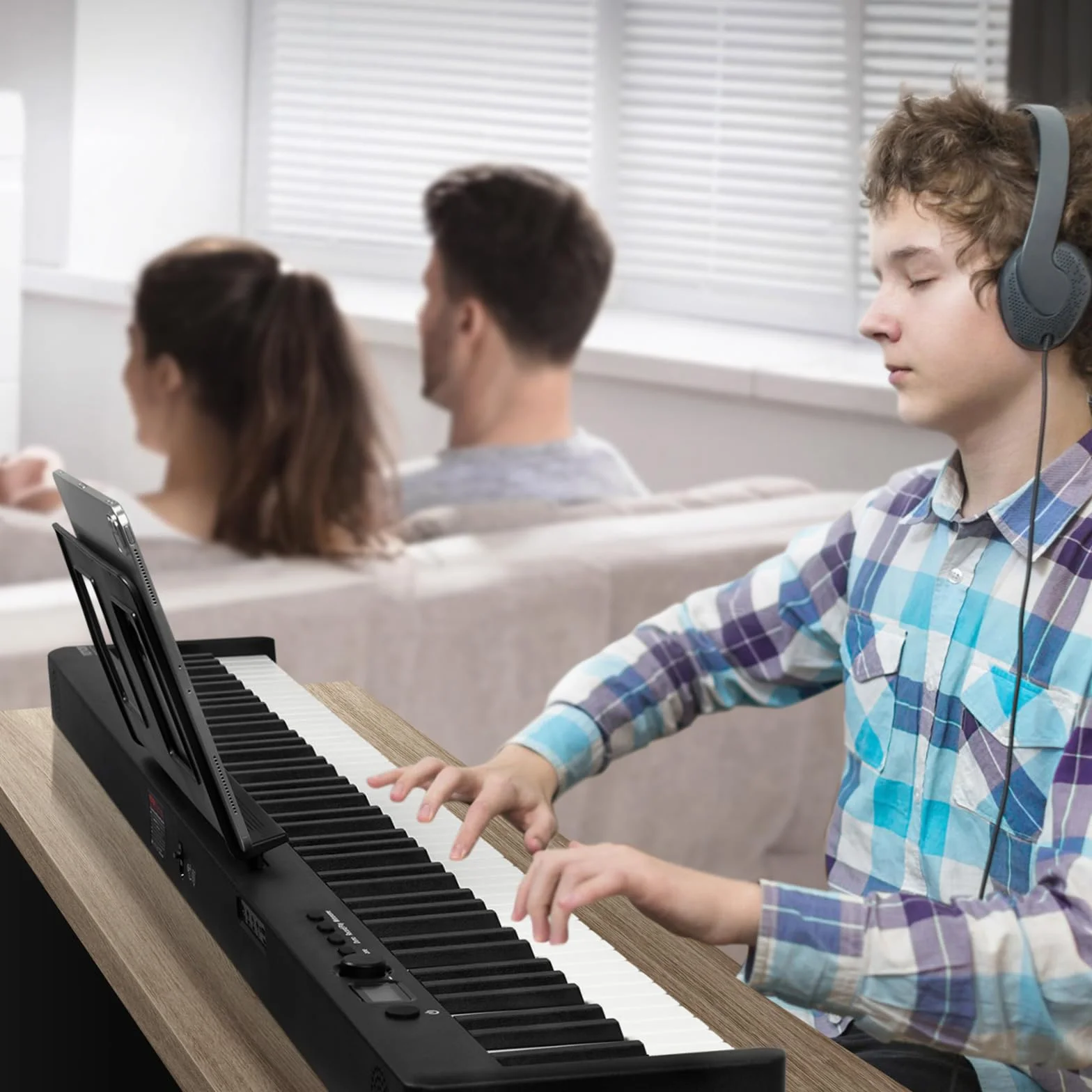 VEVOR Składana klawiatura fortepianowa z 88 klawiszami, Bluetooth i MIDI, przenośny cyfrowy fortepian z pedałem Sustaina, podświetlane klawisze, ładowalna dla początkujących, nastolatków, dorosłych,