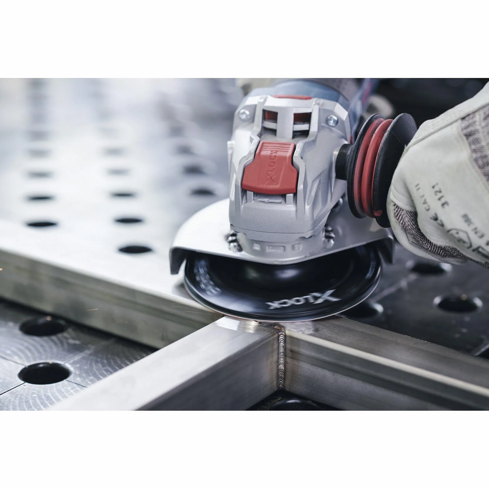 Bosch Profesional Tarcze ścierne z włókniny z systemem X-LOCK, Ø 125 mm, G 36, R444, Expert for Metal, 1 szt. D= 125 mm; K= 36