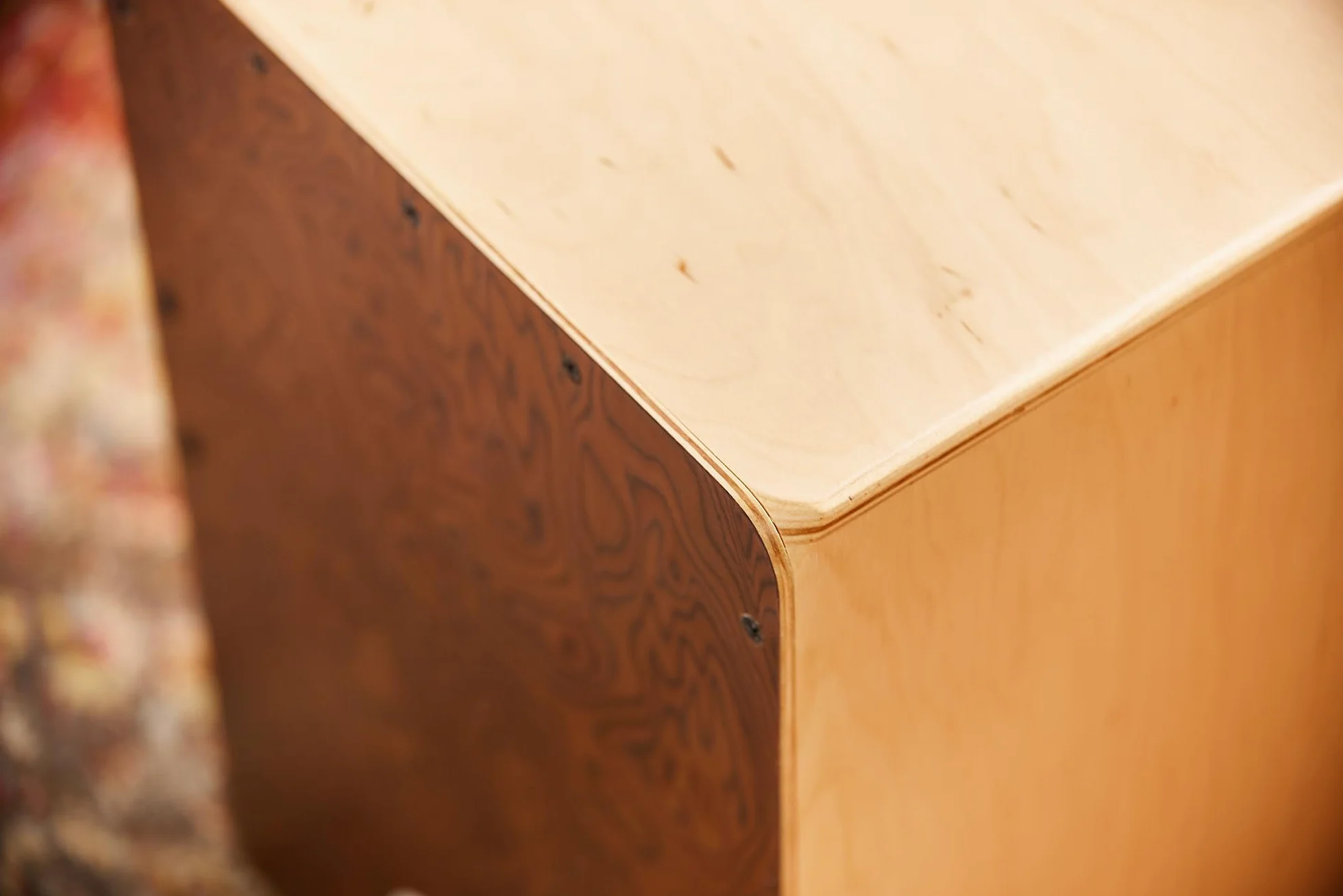 Meinl Percussion Snarecraft Cajon Instrument – Kompaktowy Cajon z Dwoma Sprężynami Werblowymi – Panel Przedni Burl Wood (SC80BW)