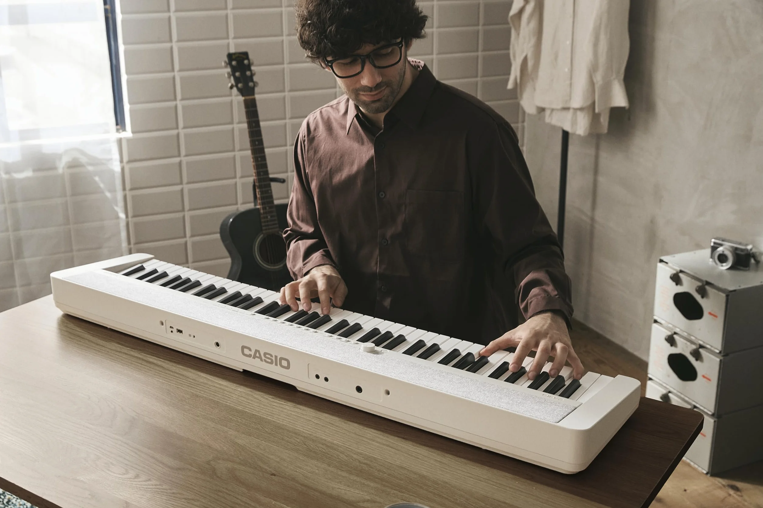 Casio Klawiatura fortepianowa CT-S1-76WE z czułymi na prędkość klawiszami i 61 tonami w kolorze białym