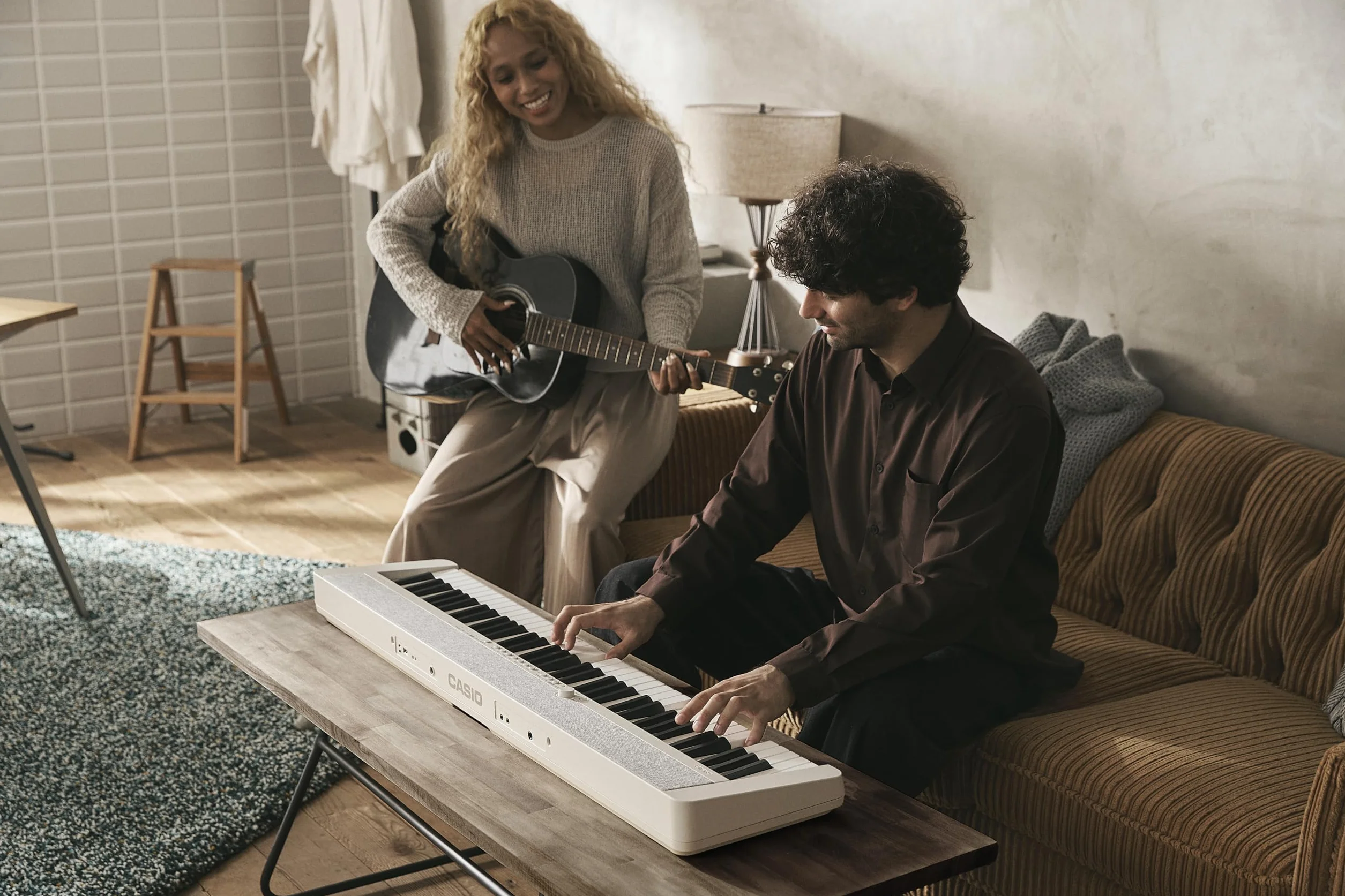 Casio Klawiatura fortepianowa CT-S1-76WE z czułymi na prędkość klawiszami i 61 tonami w kolorze białym
