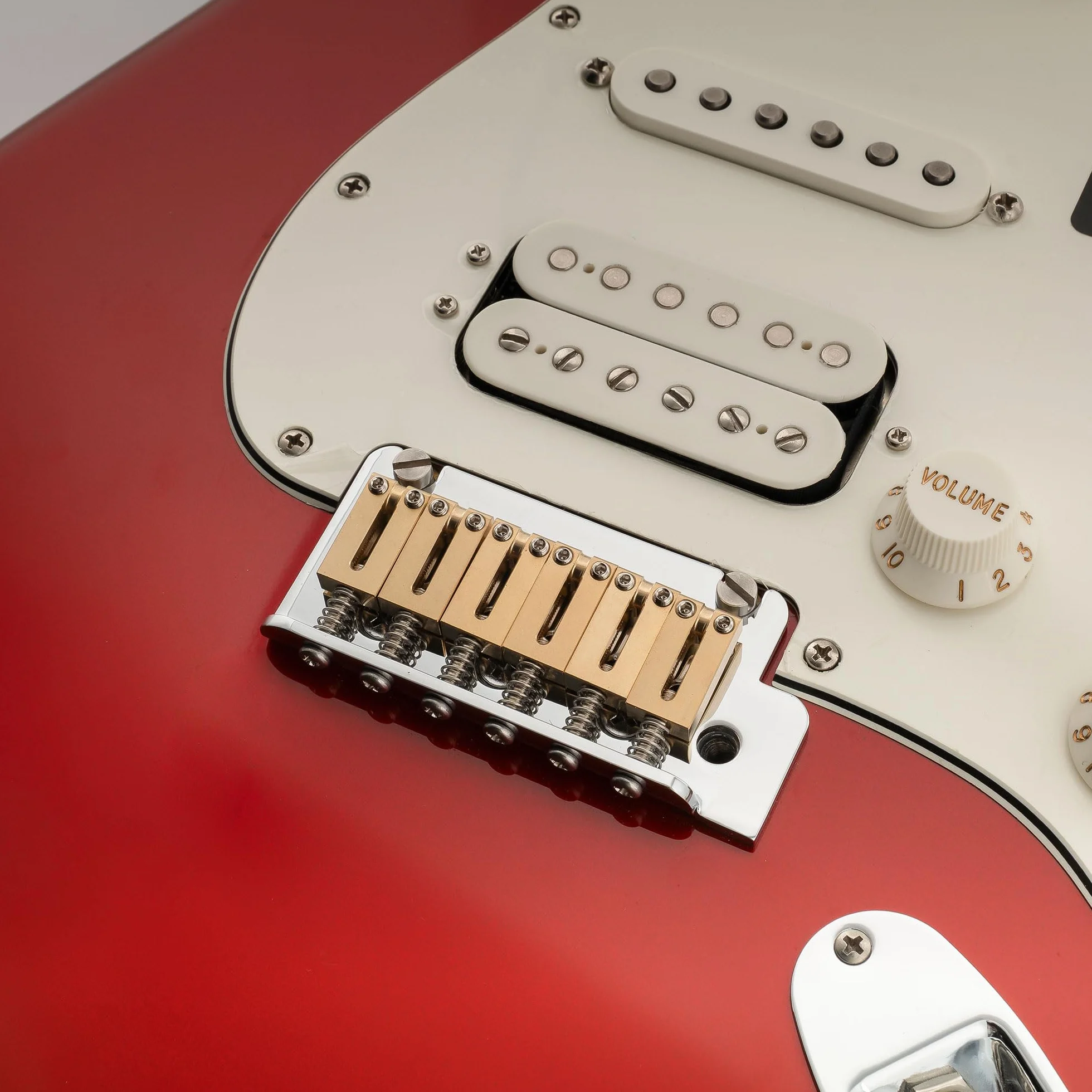 Musiclily Ultra 10,5mm Mosiężne Siodełka Modern Style do Gitary Elektrycznej typu Strat/Tele, Oryginalny Kolor(6 szt.)