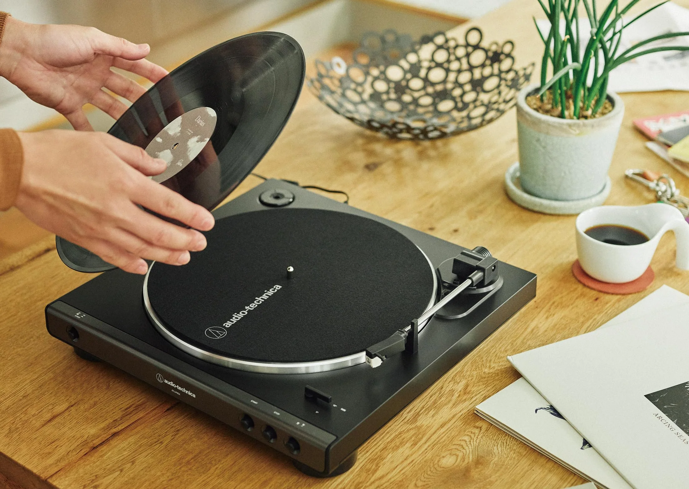 Audio-Technica AT-LP60xBK W pełni automatyczny gramofon z napędem paskowym