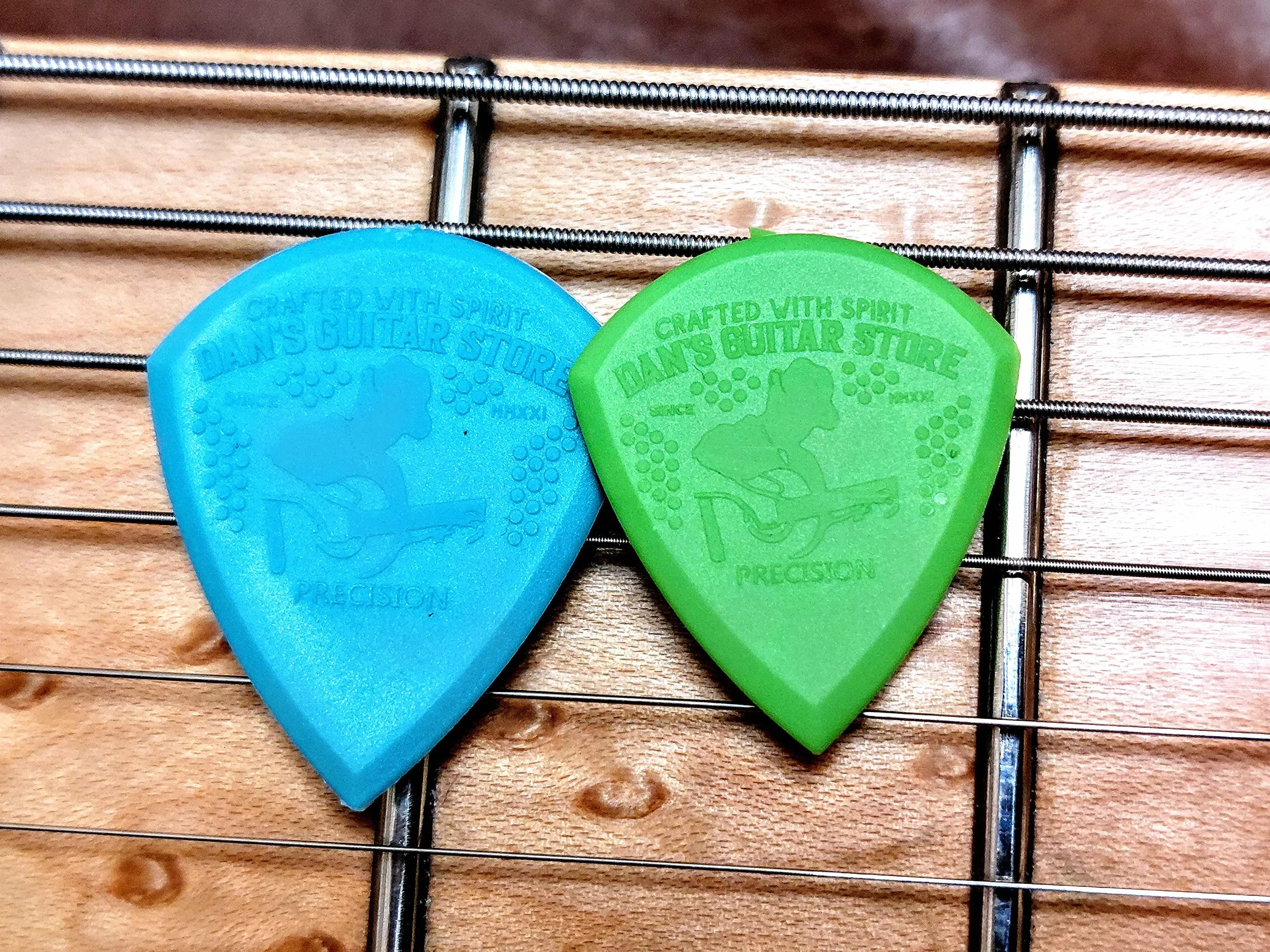 Dan's Guitar Store The Precision Pick Mini – zestaw 10 sztuk – wysokiej jakości High Grip Extra Precision High Visible kostki do gitary