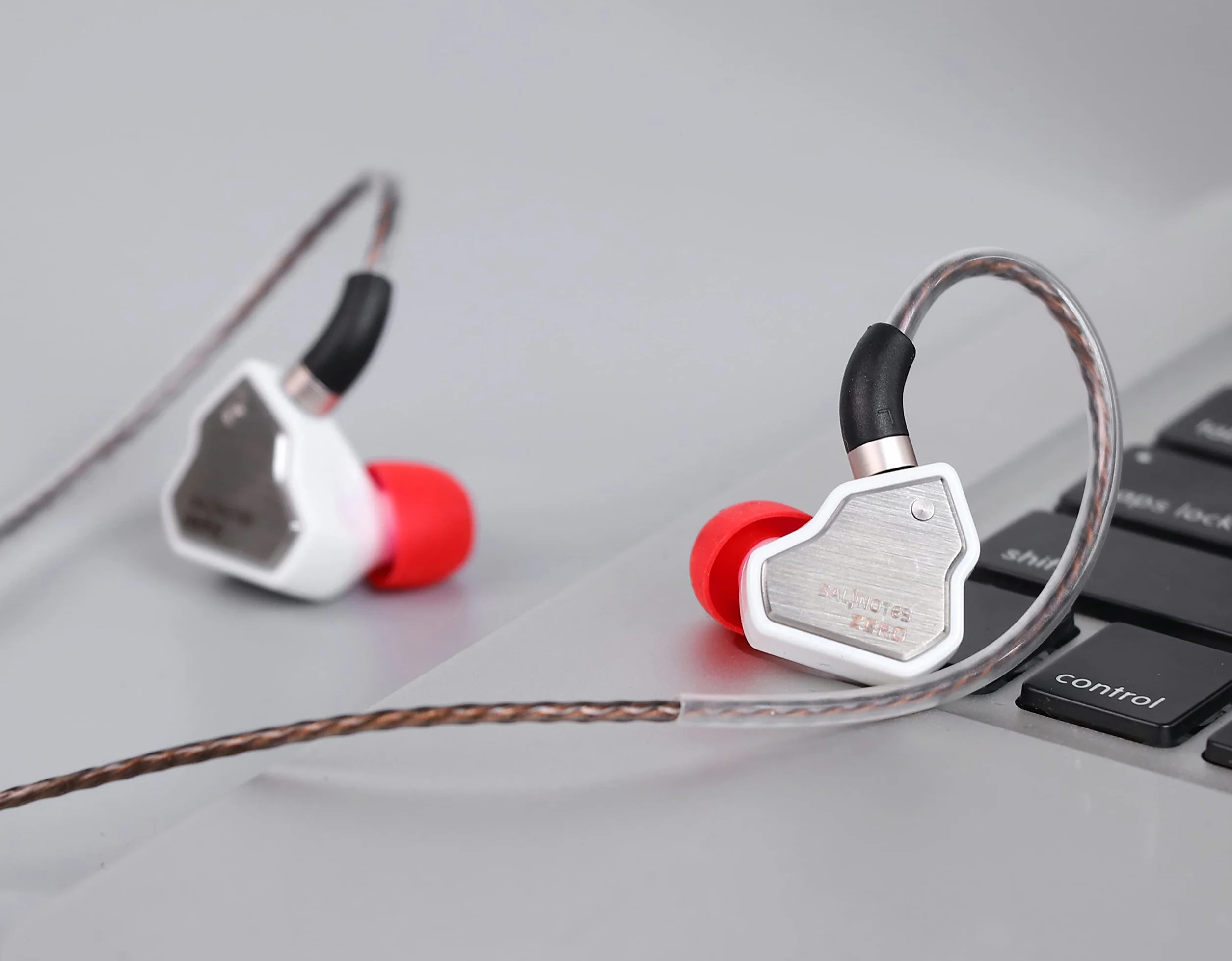 7Hz Salnotes Zero Słuchawki douszne Hi-Fi IEM 10 mm, membrana kompozytowa, stal nierdzewna, kabel OFC 2-pin, biały